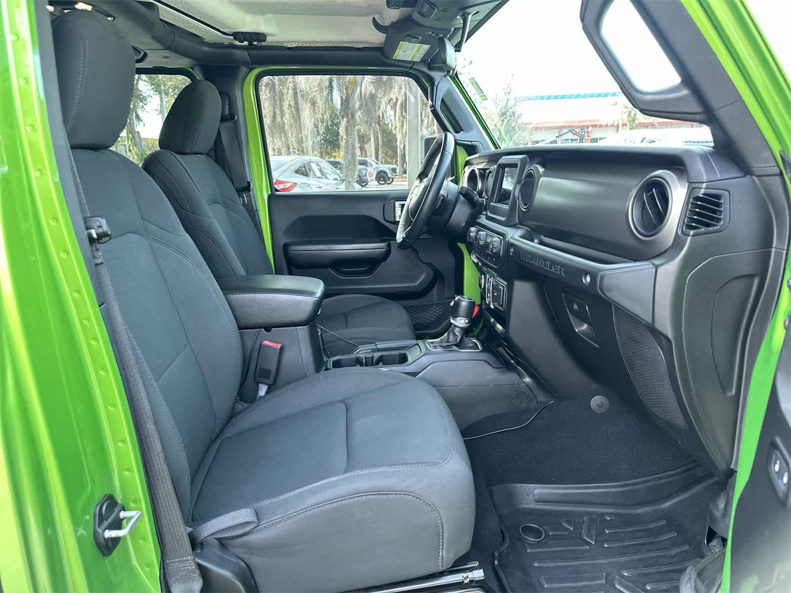 Thumbnail: 2019 Jeep Wrangler - 17