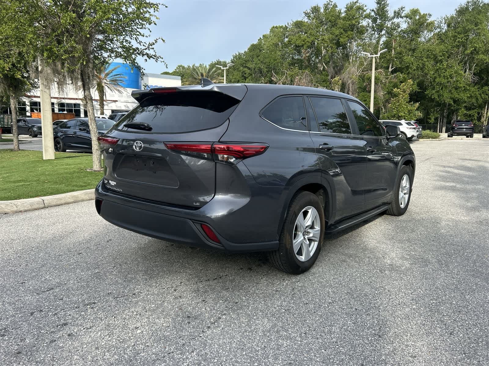 Thumbnail: 2023 Toyota Highlander - 6