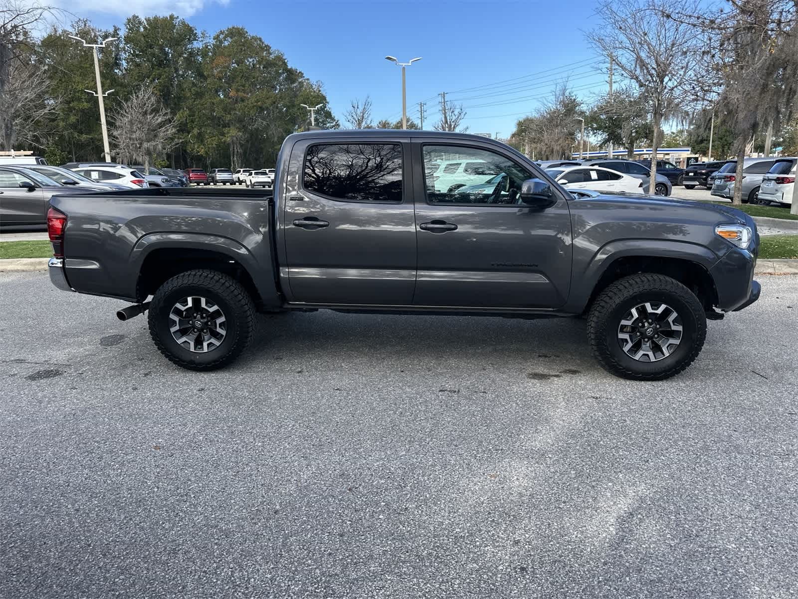 Thumbnail: 2021 Toyota Tacoma - 7