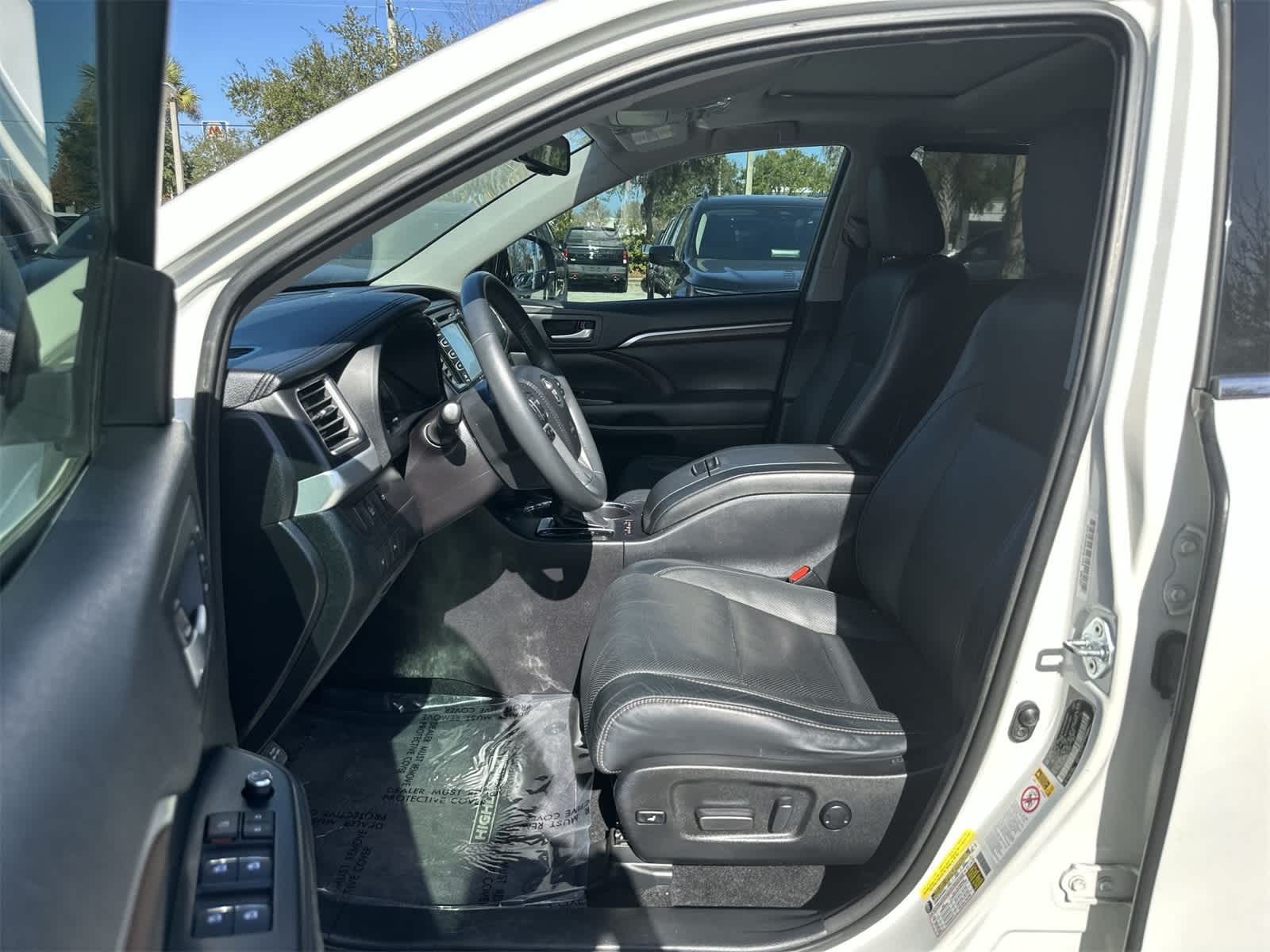 Thumbnail: 2016 Toyota Highlander - 2