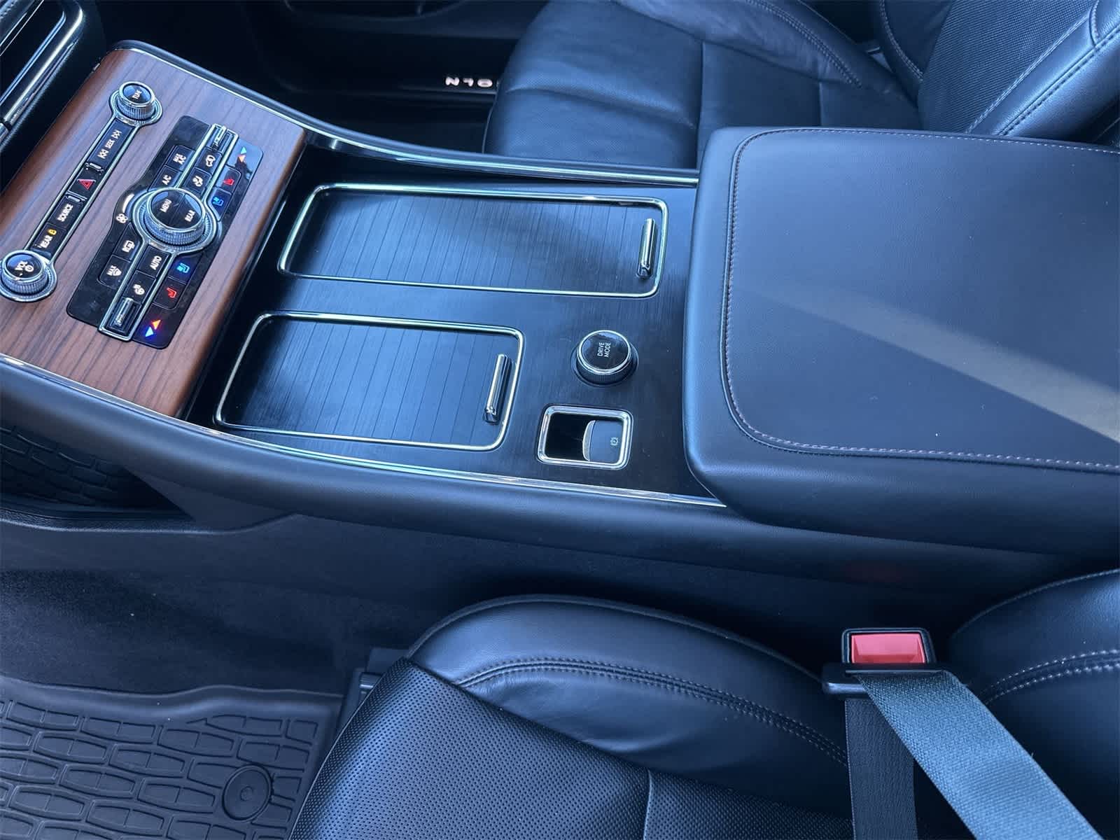 Thumbnail: 2020 Lincoln Aviator - 18