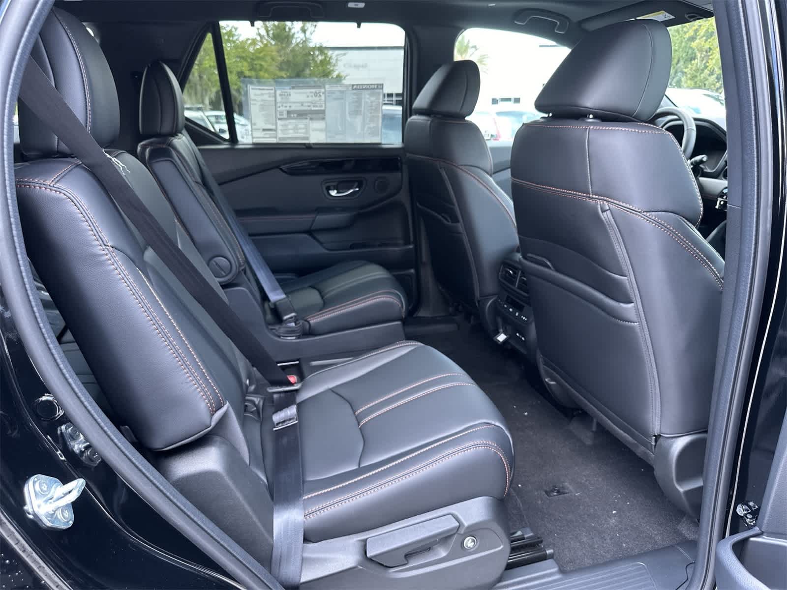 Thumbnail: 2025 Honda Pilot - 16