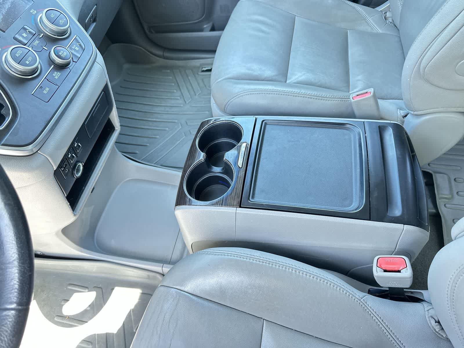 Thumbnail: 2015 Toyota Sienna - 19