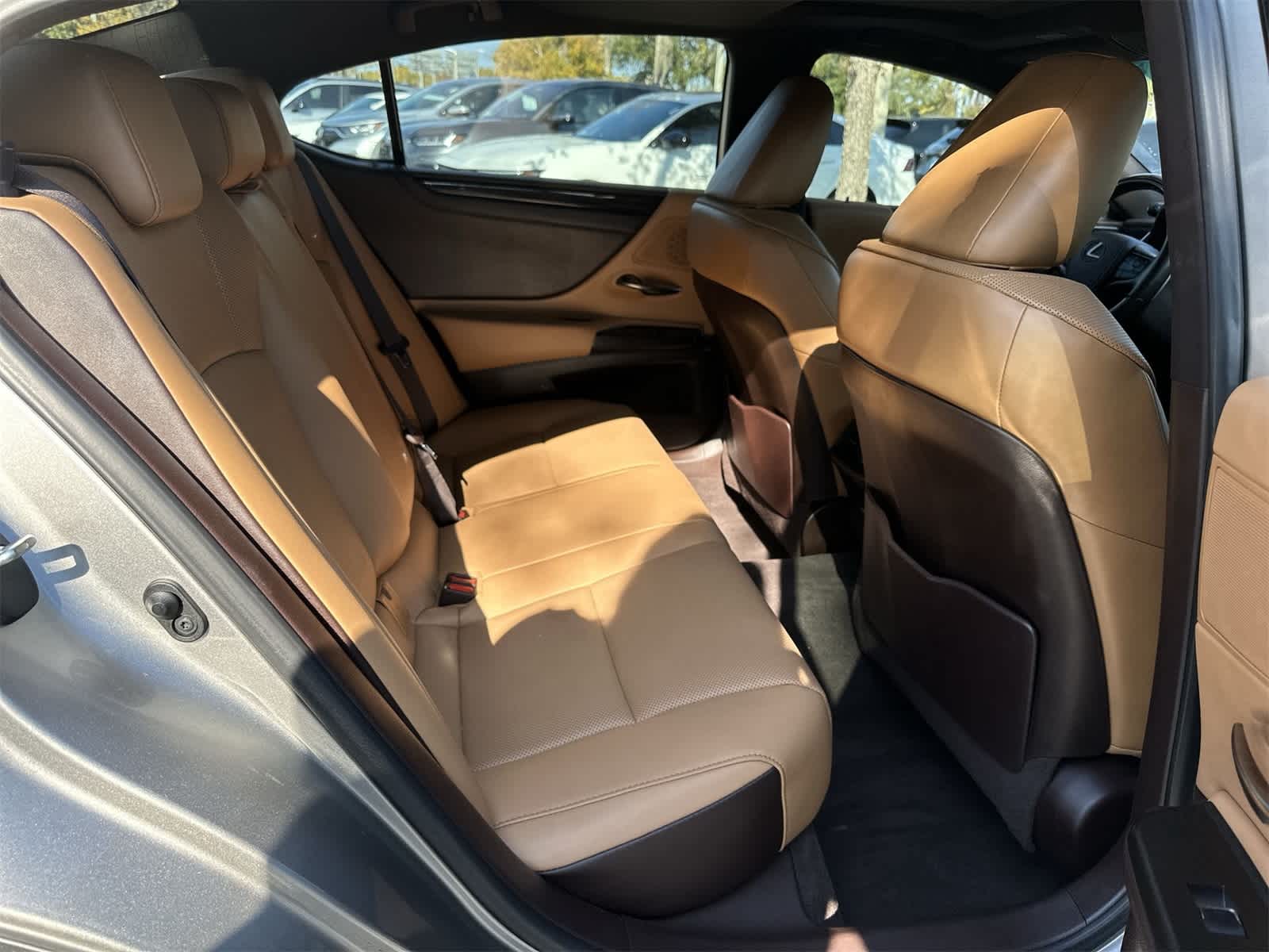 Thumbnail: 2021 Lexus ES - 16