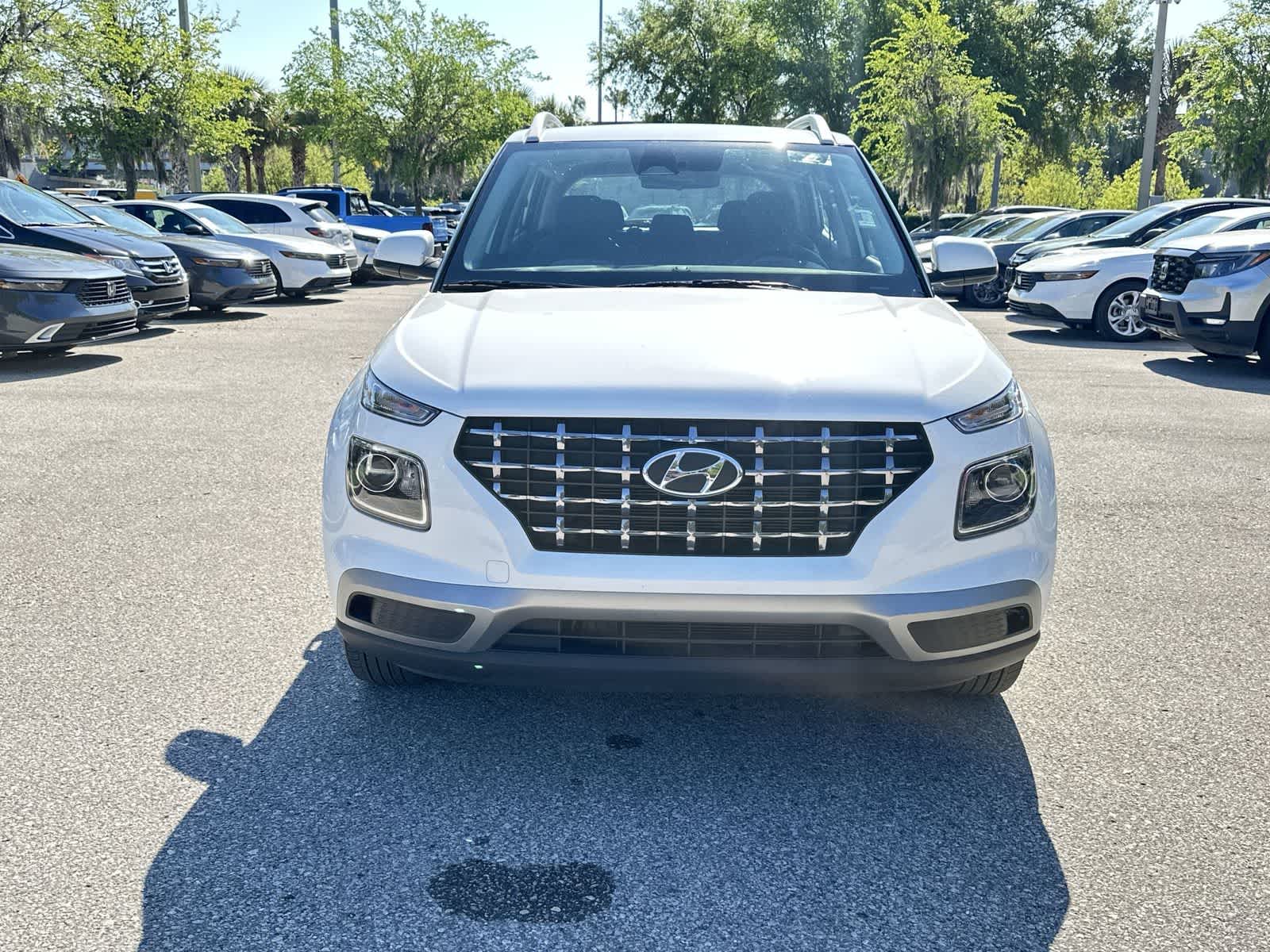 Thumbnail: 2023 Hyundai Venue - 9