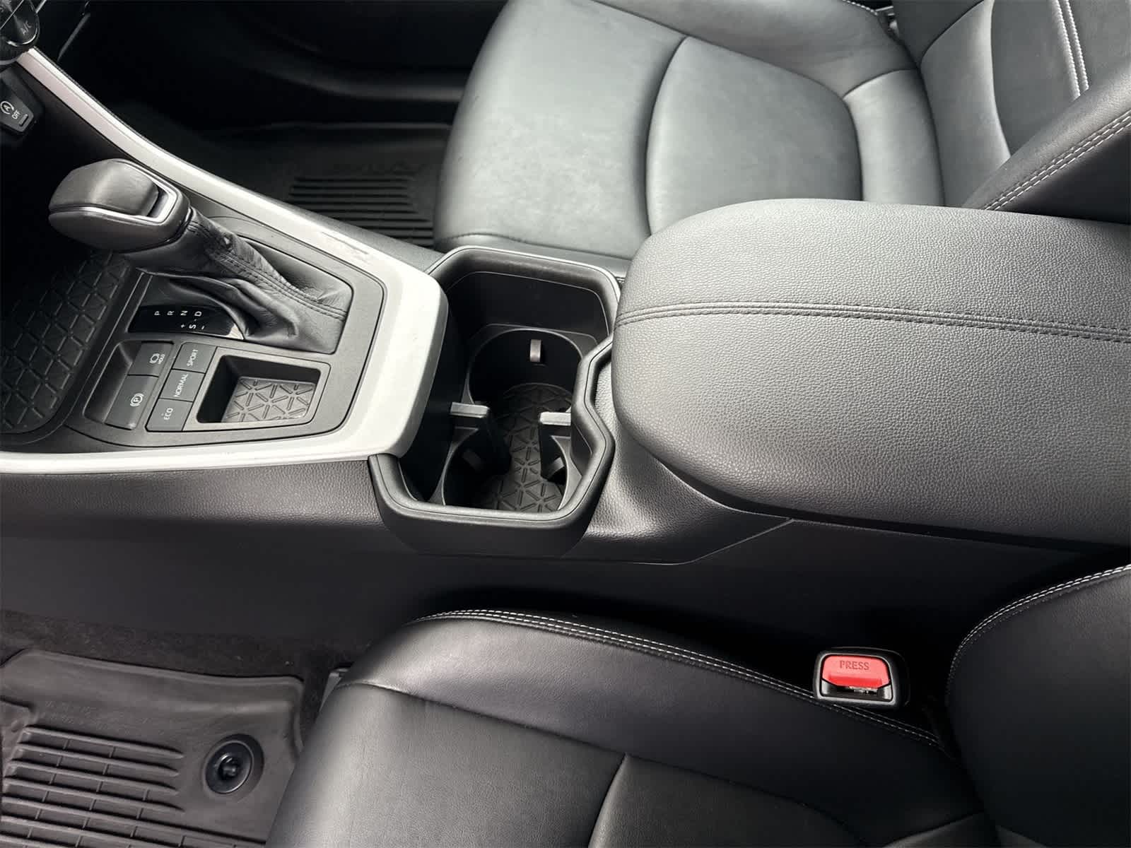 Thumbnail: 2022 Toyota RAV4 - 19