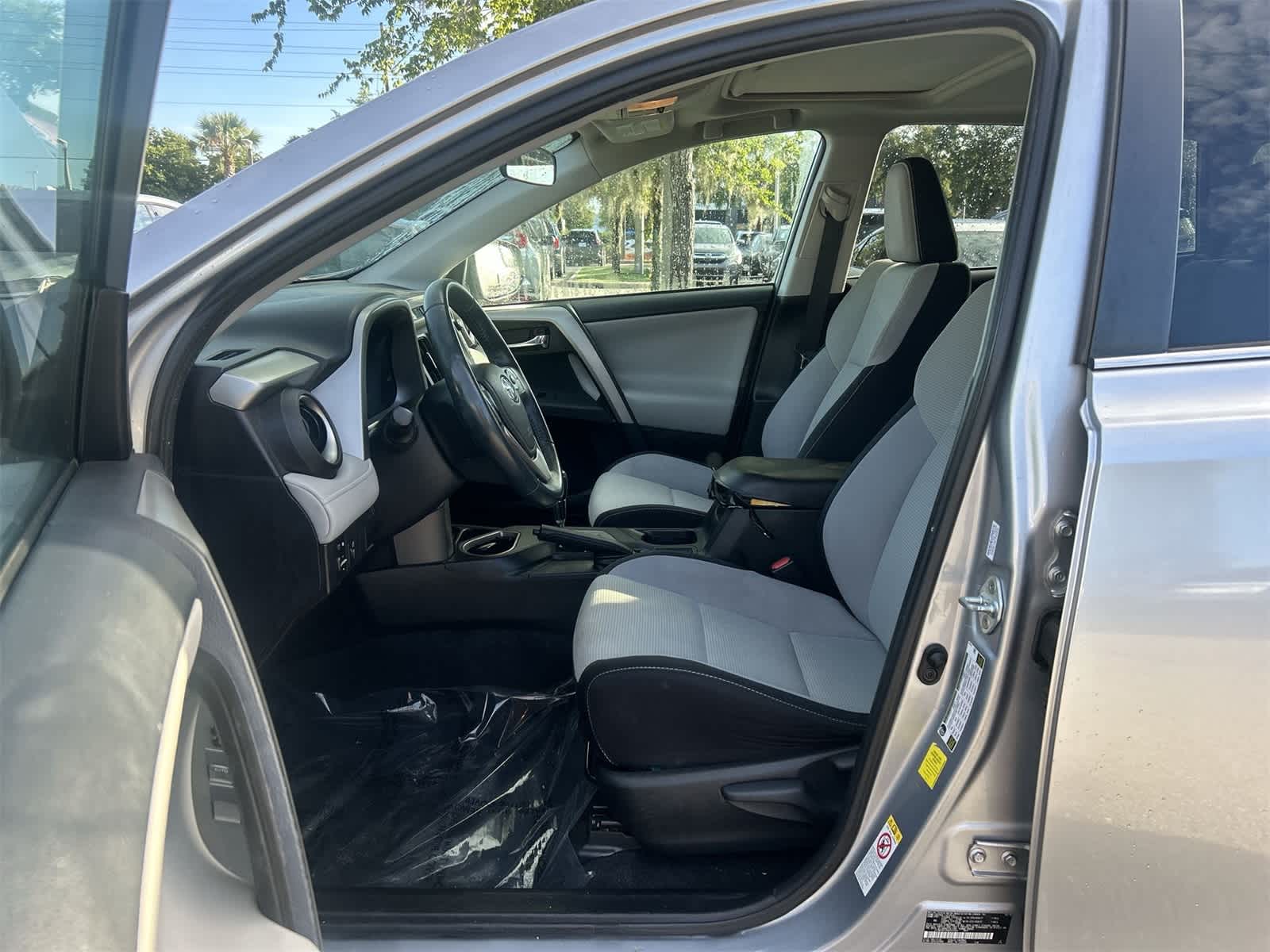 2016 Toyota RAV4 XLE 2