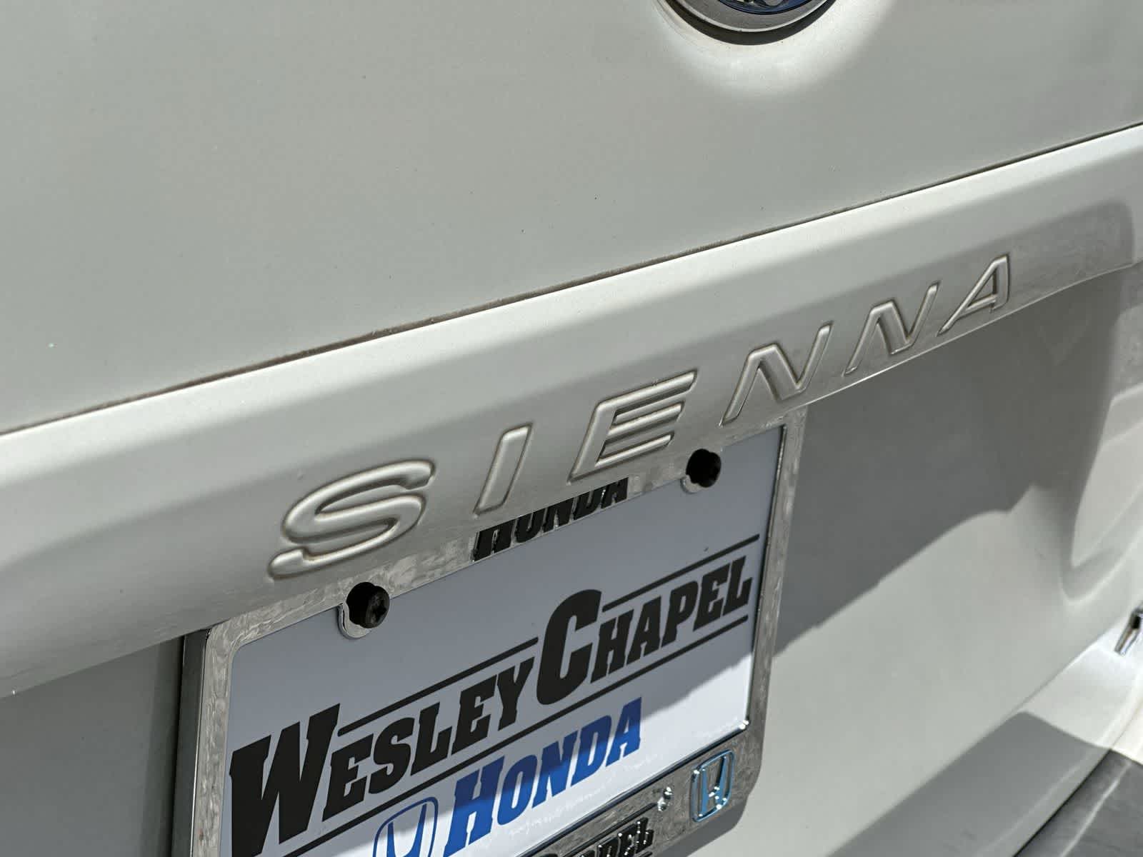 Thumbnail: 2015 Toyota Sienna - 11