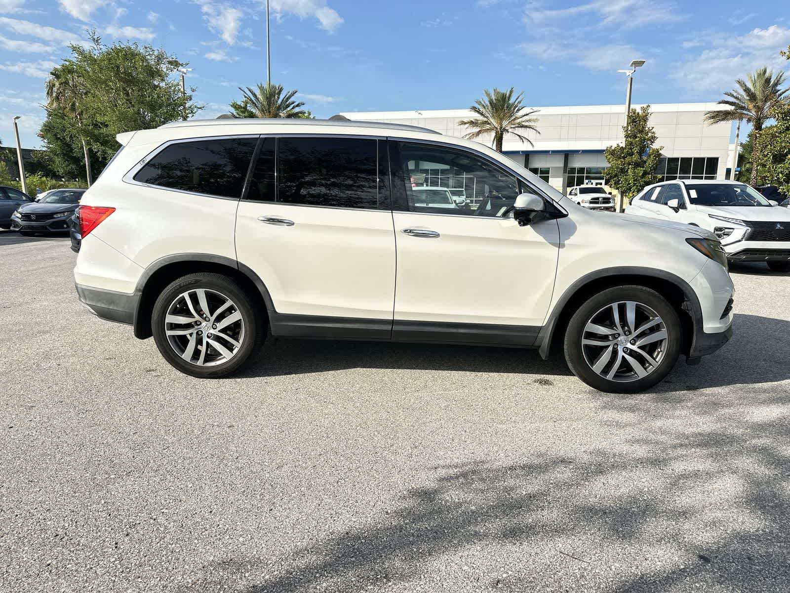 Thumbnail: 2017 Honda Pilot - 6