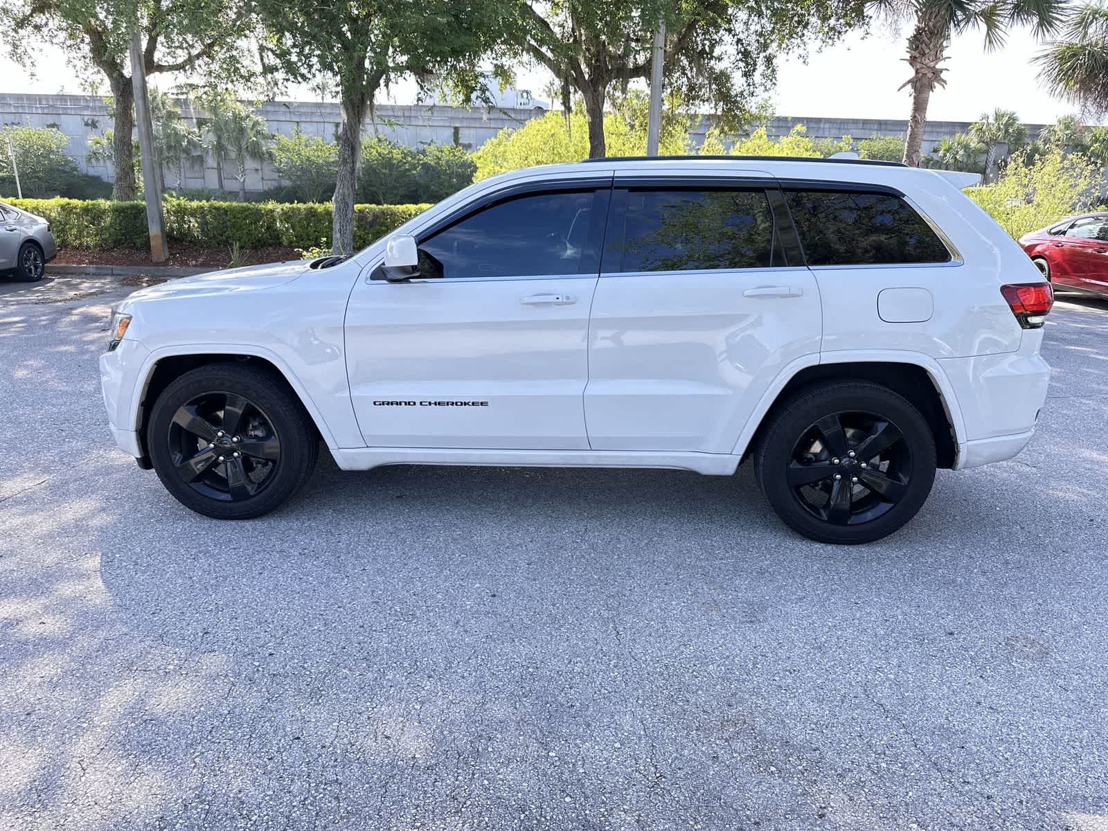 Thumbnail: 2015 Jeep Grand Cherokee - 3