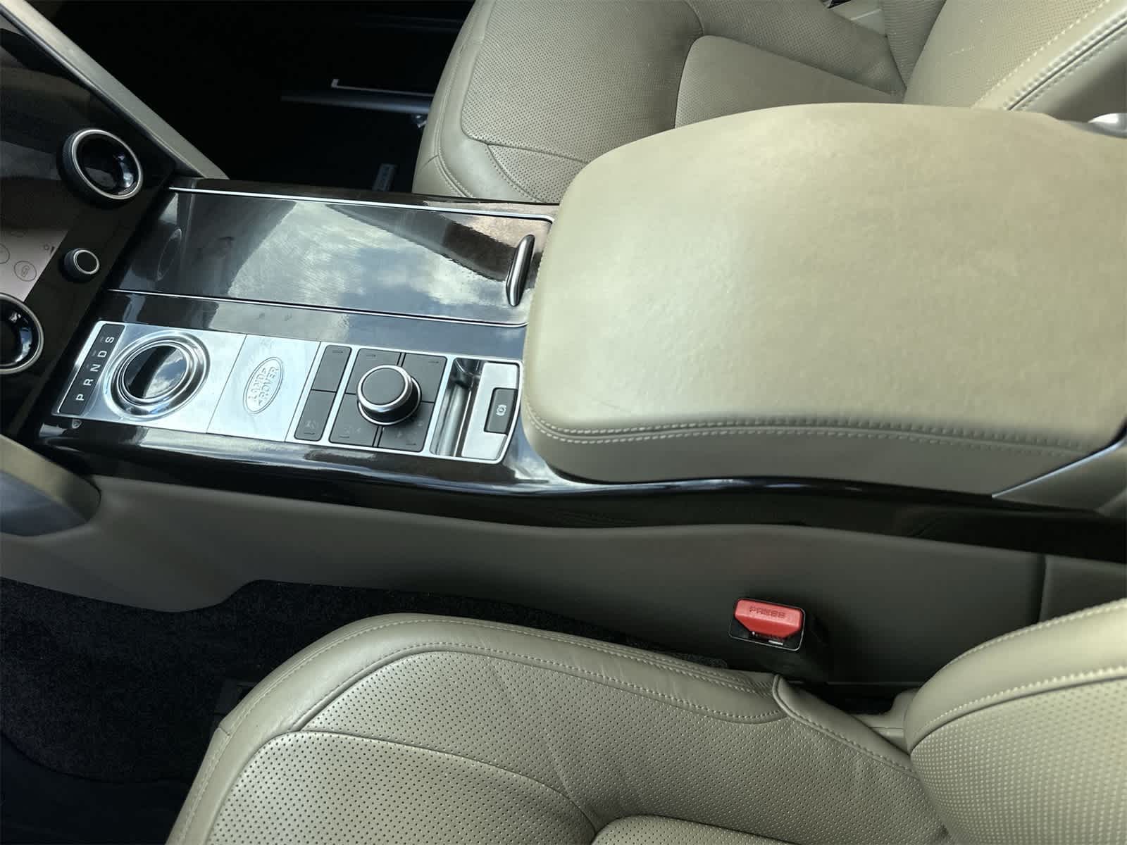 Thumbnail: 2018 Land Rover Range Rover - 19