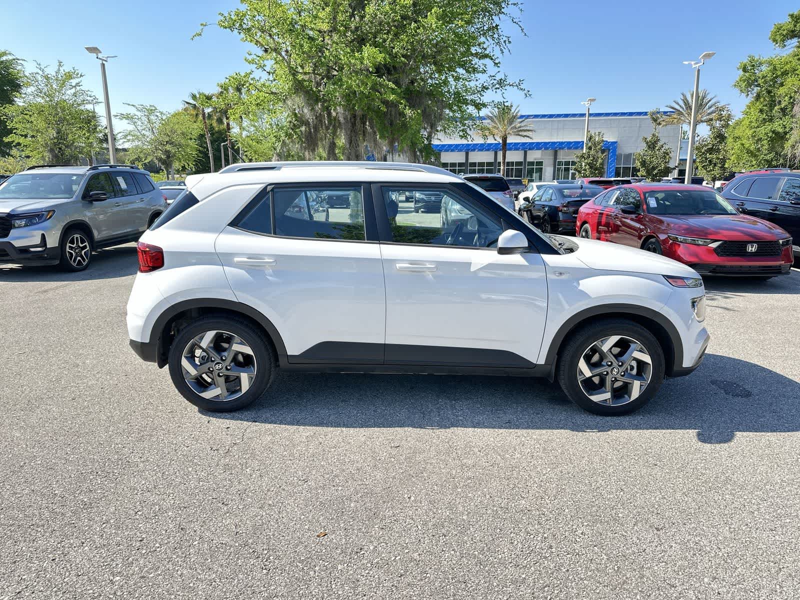 Thumbnail: 2023 Hyundai Venue - 7