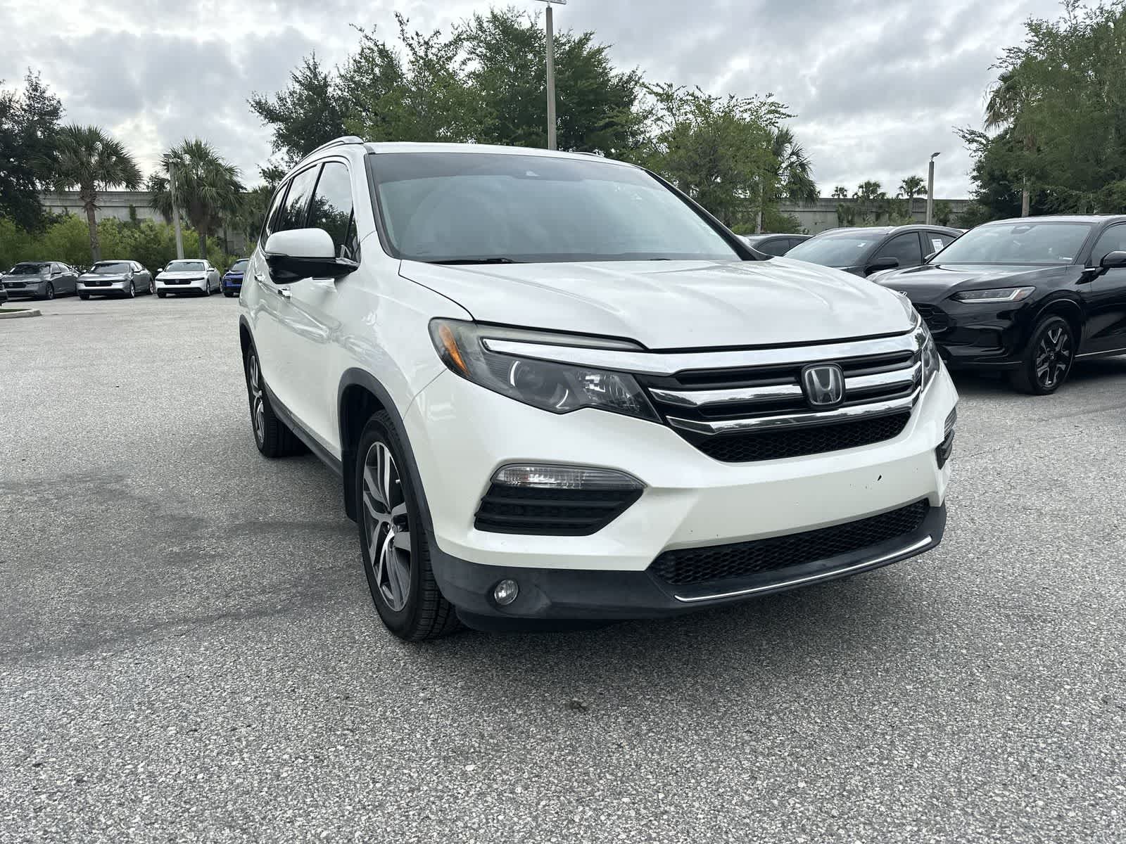 Thumbnail: 2017 Honda Pilot - 16
