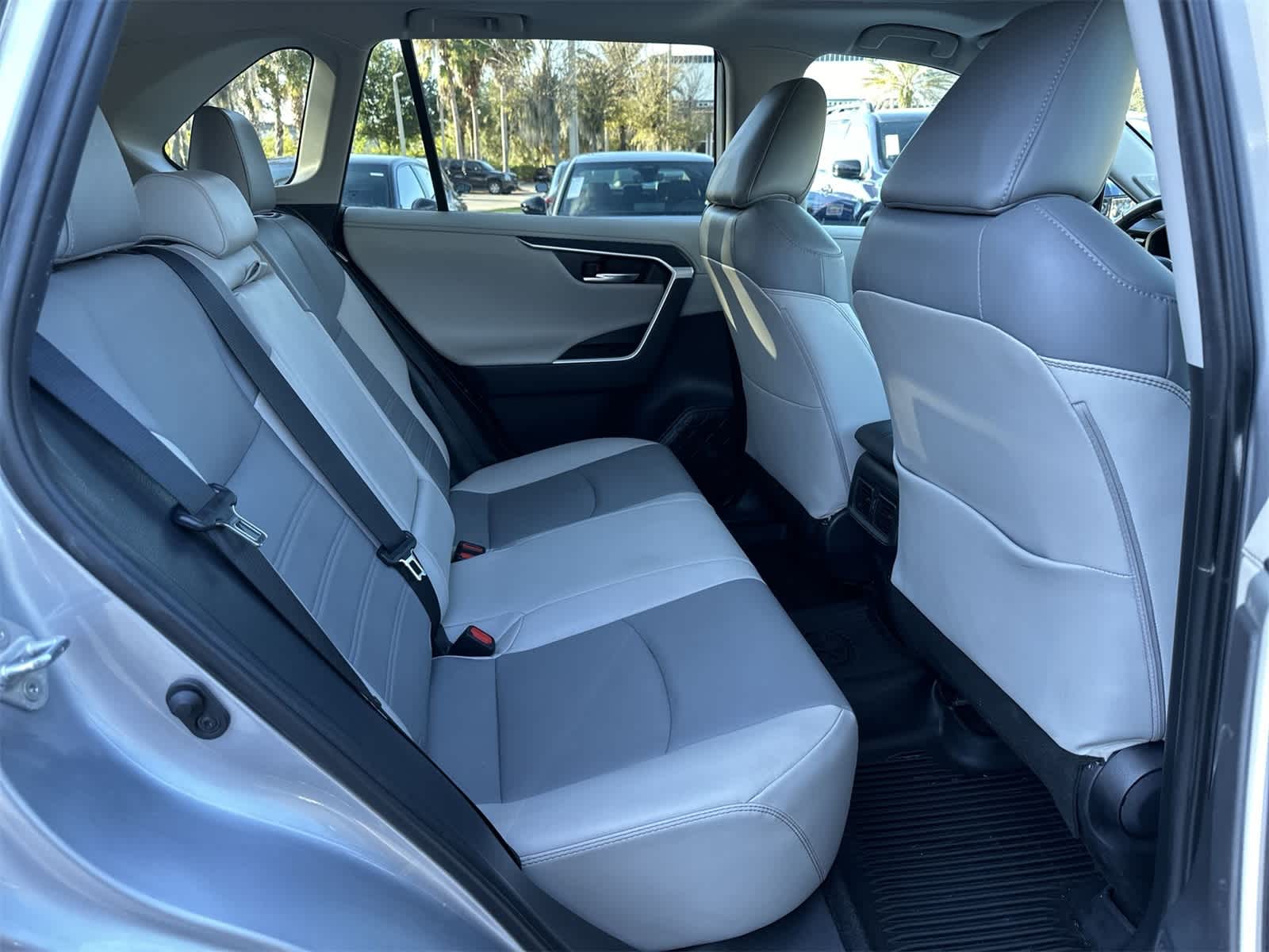 Thumbnail: 2020 Toyota RAV4 - 15