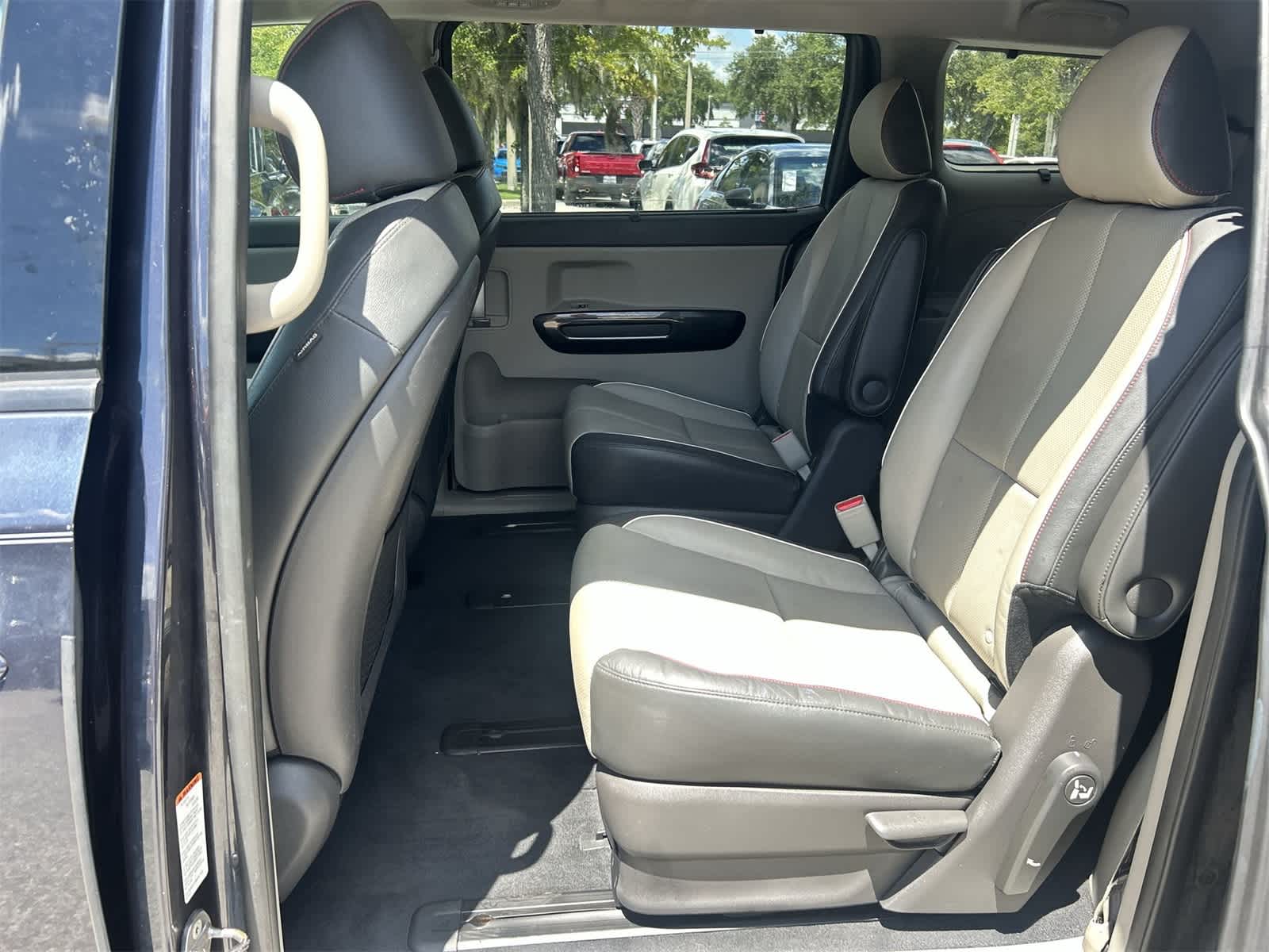 Thumbnail: 2015 Kia Sedona - 15
