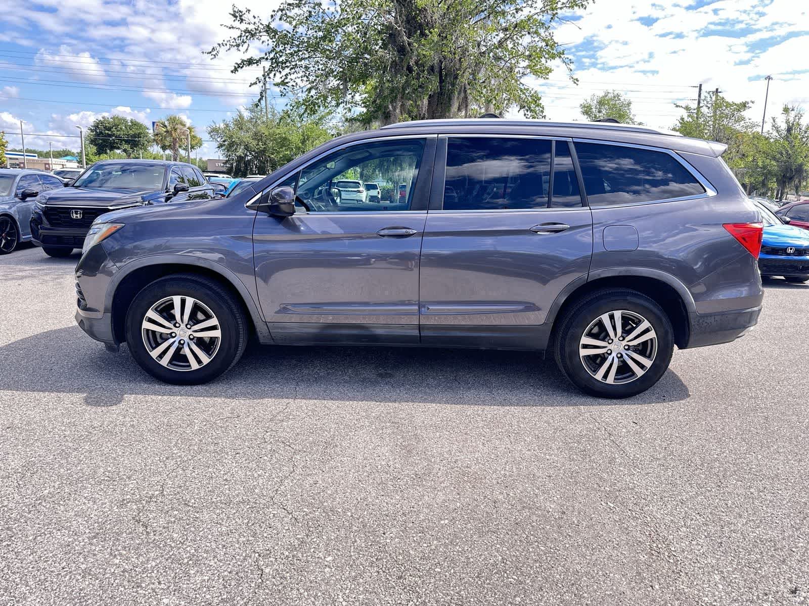 Thumbnail: 2017 Honda Pilot - 3