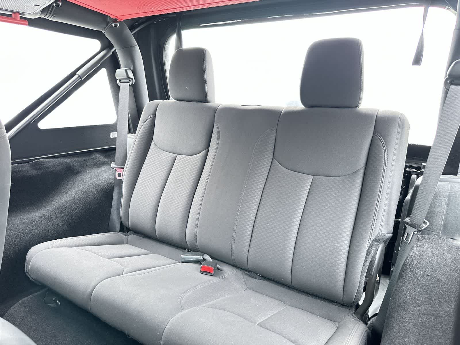 Thumbnail: 2016 Jeep Wrangler - 14