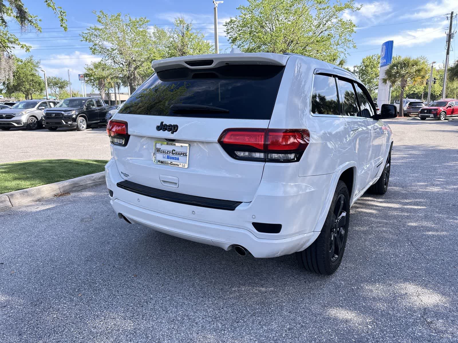 Thumbnail: 2015 Jeep Grand Cherokee - 6