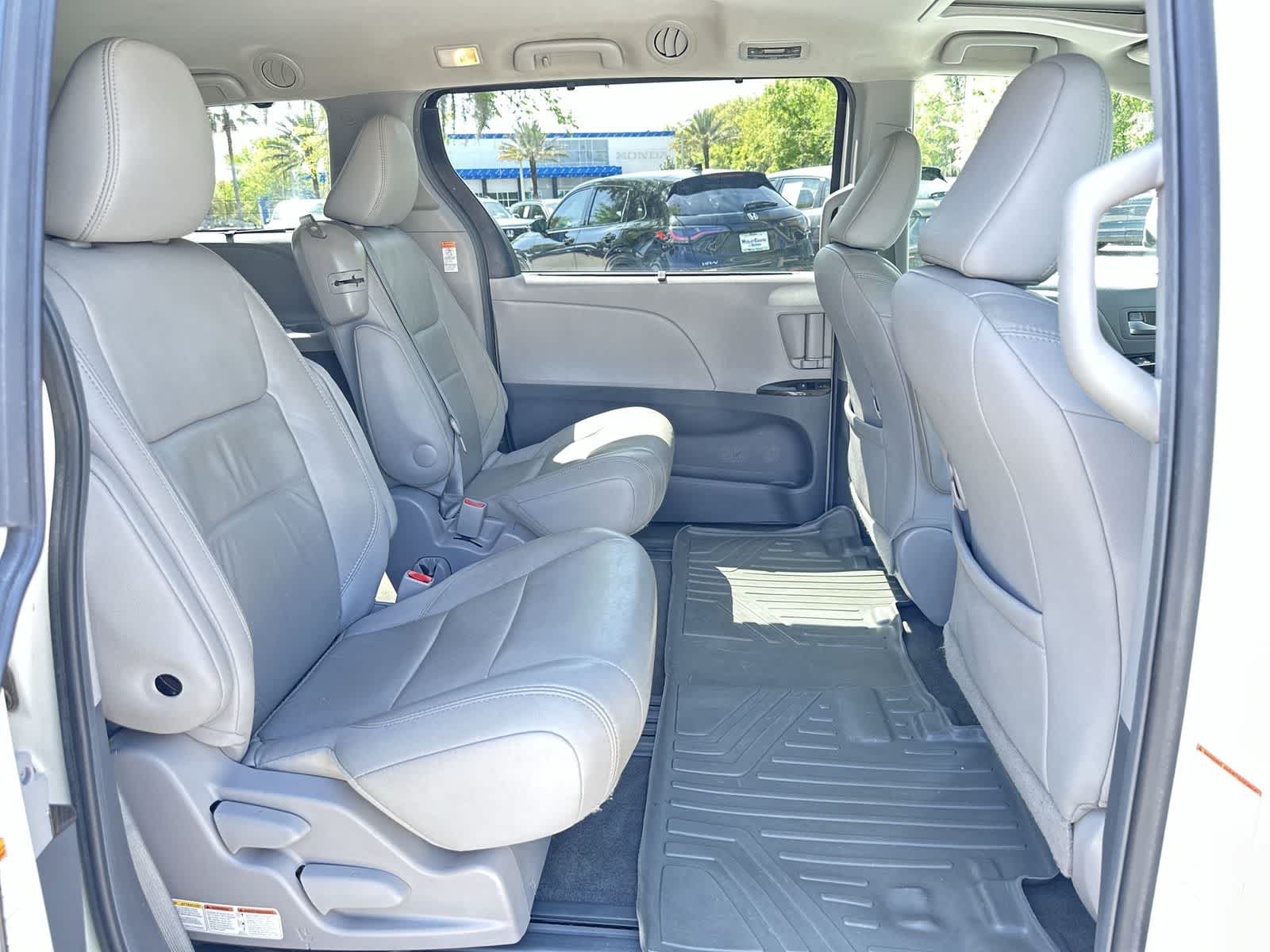 Thumbnail: 2015 Toyota Sienna - 16