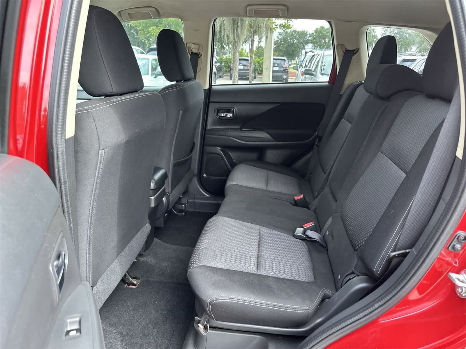 Thumbnail: 2018 Mitsubishi Outlander - 15