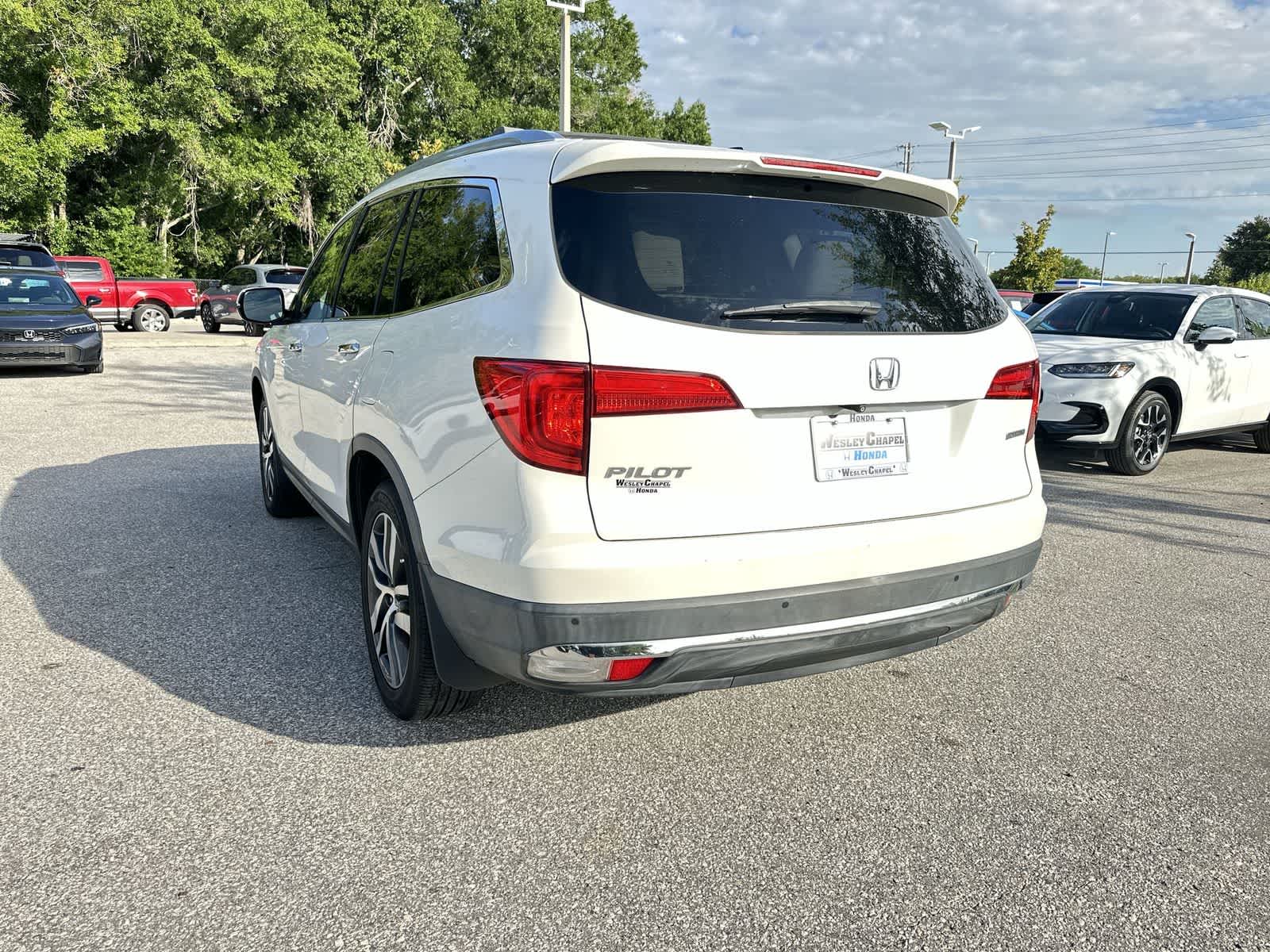 Thumbnail: 2017 Honda Pilot - 4