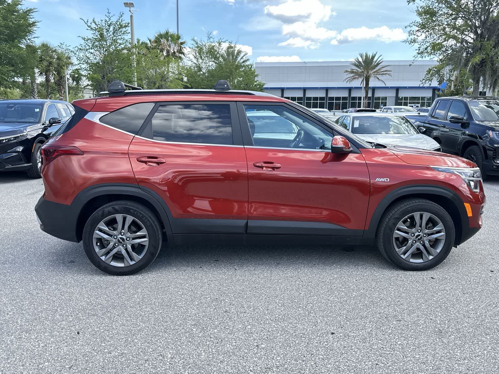 Thumbnail: 2023 Kia Seltos - 6