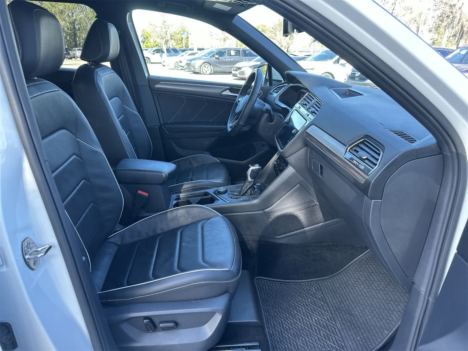 Thumbnail: 2024 Volkswagen Tiguan - 17