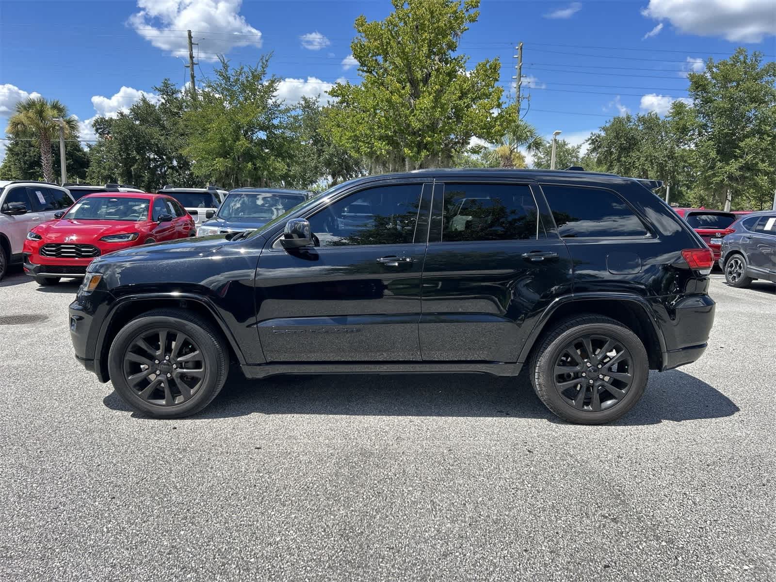 Thumbnail: 2017 Jeep Grand Cherokee - 3