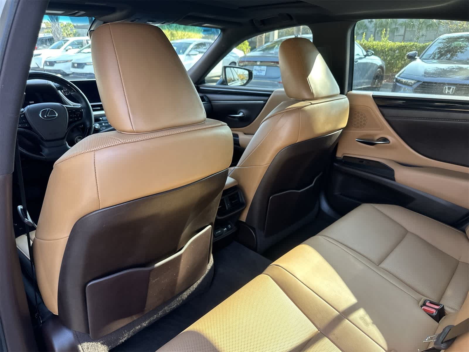 Thumbnail: 2021 Lexus ES - 14