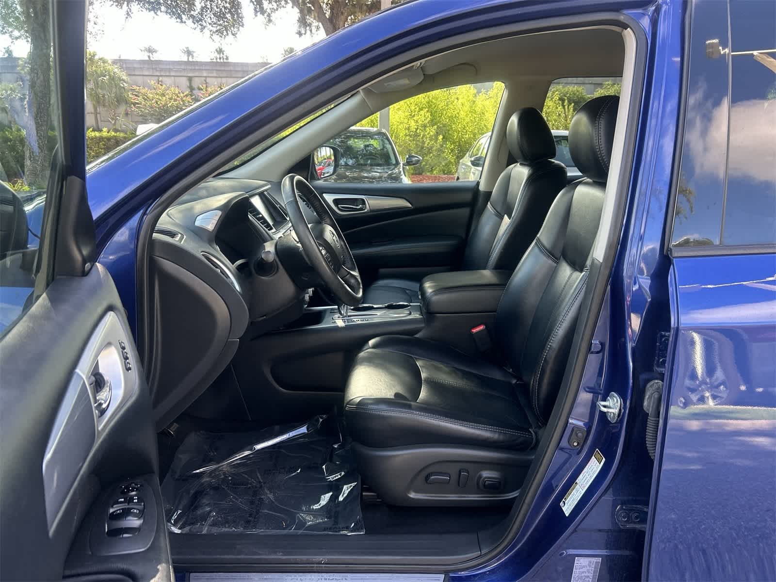 Thumbnail: 2020 Nissan Pathfinder - 2