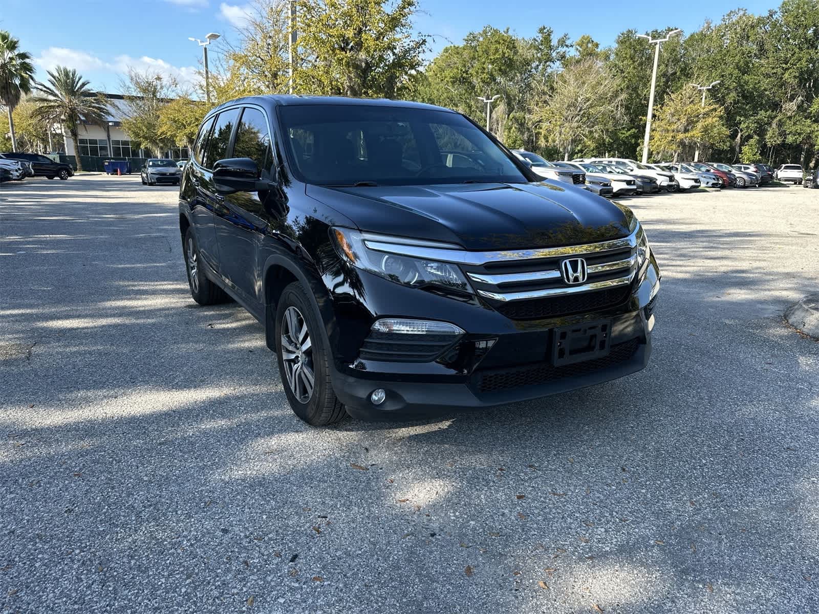 Thumbnail: 2017 Honda Pilot - 8