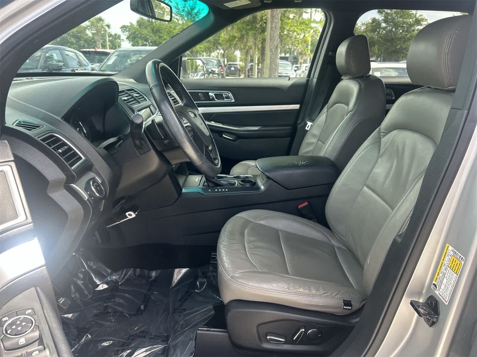 2017 Ford Explorer XLT 13