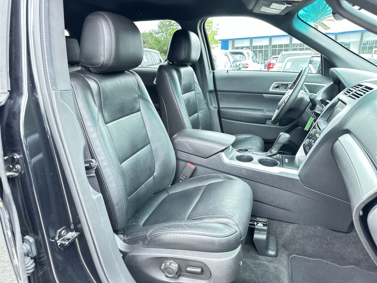 Thumbnail: 2013 Ford Explorer - 17
