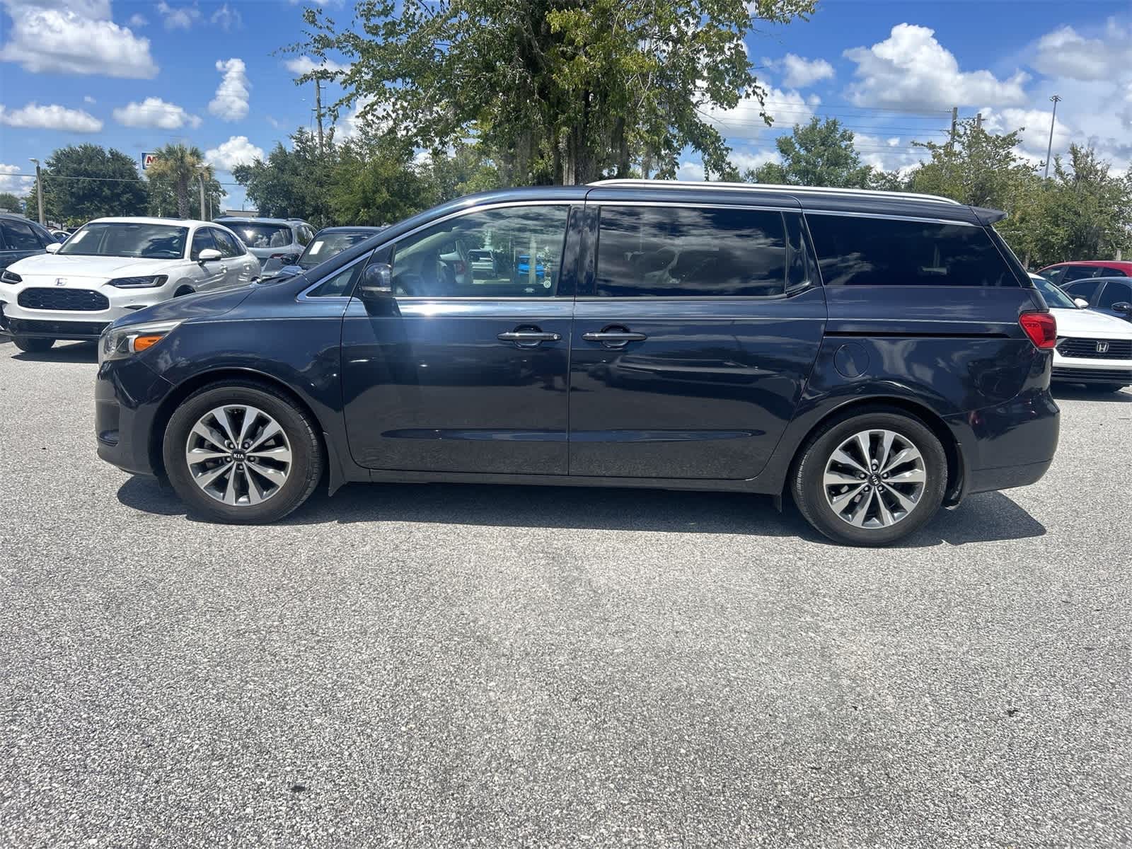 Thumbnail: 2015 Kia Sedona - 3