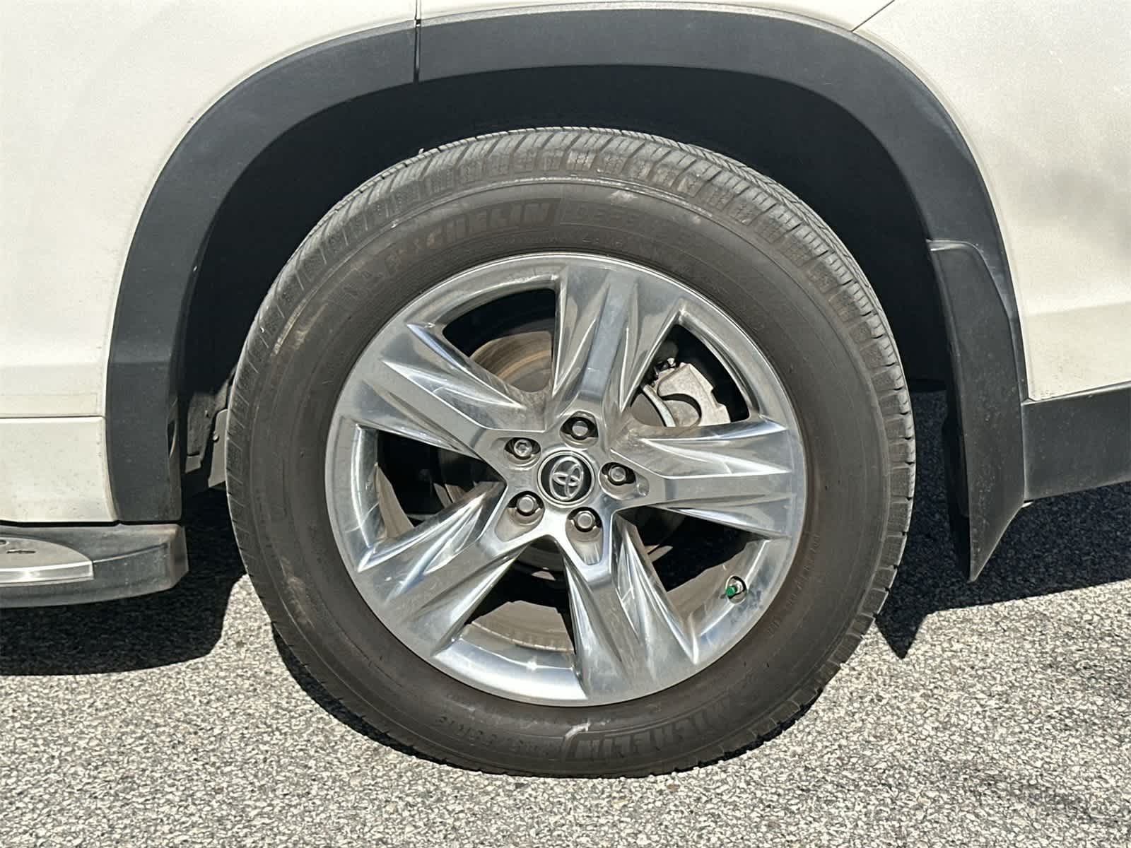 Thumbnail: 2016 Toyota Highlander - 12