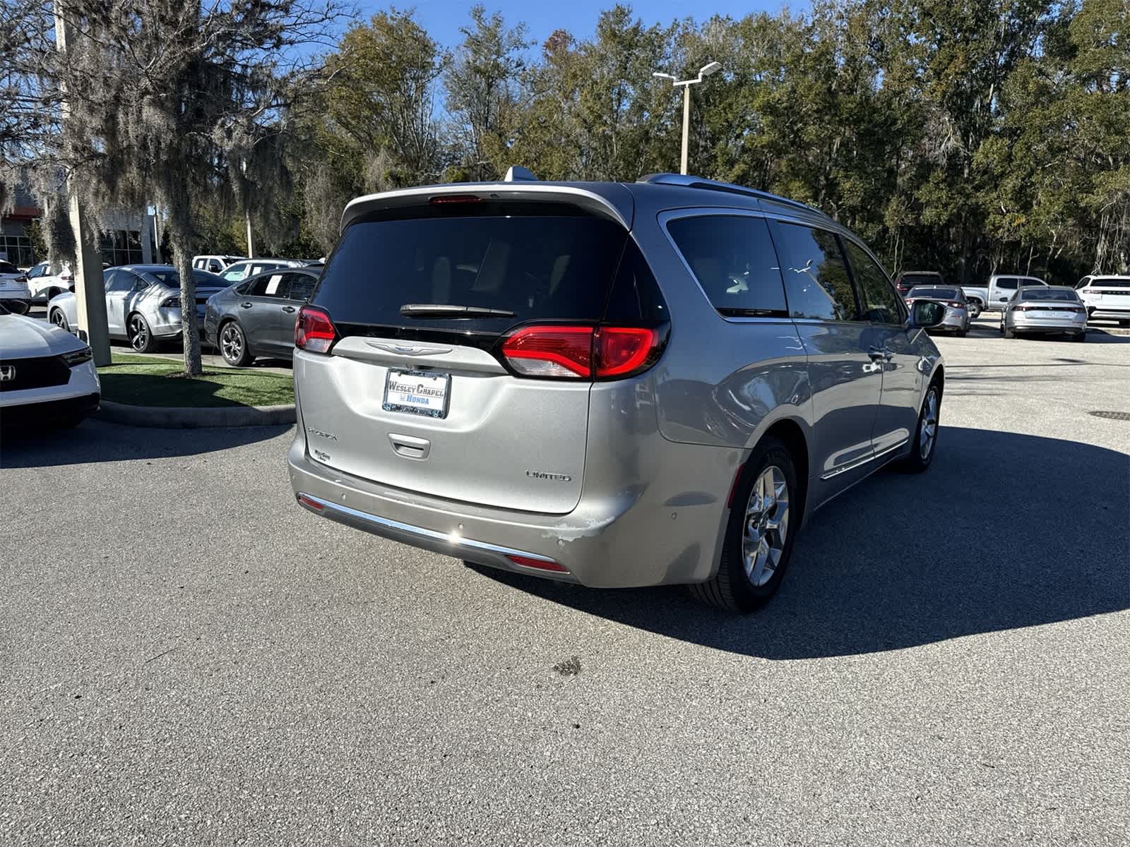 Thumbnail: 2018 Chrysler Pacifica - 6