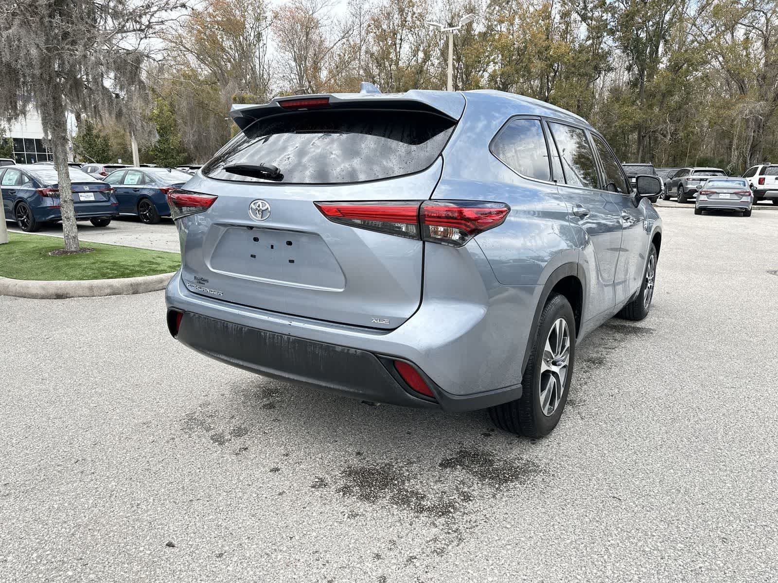 Thumbnail: 2023 Toyota Highlander - 6