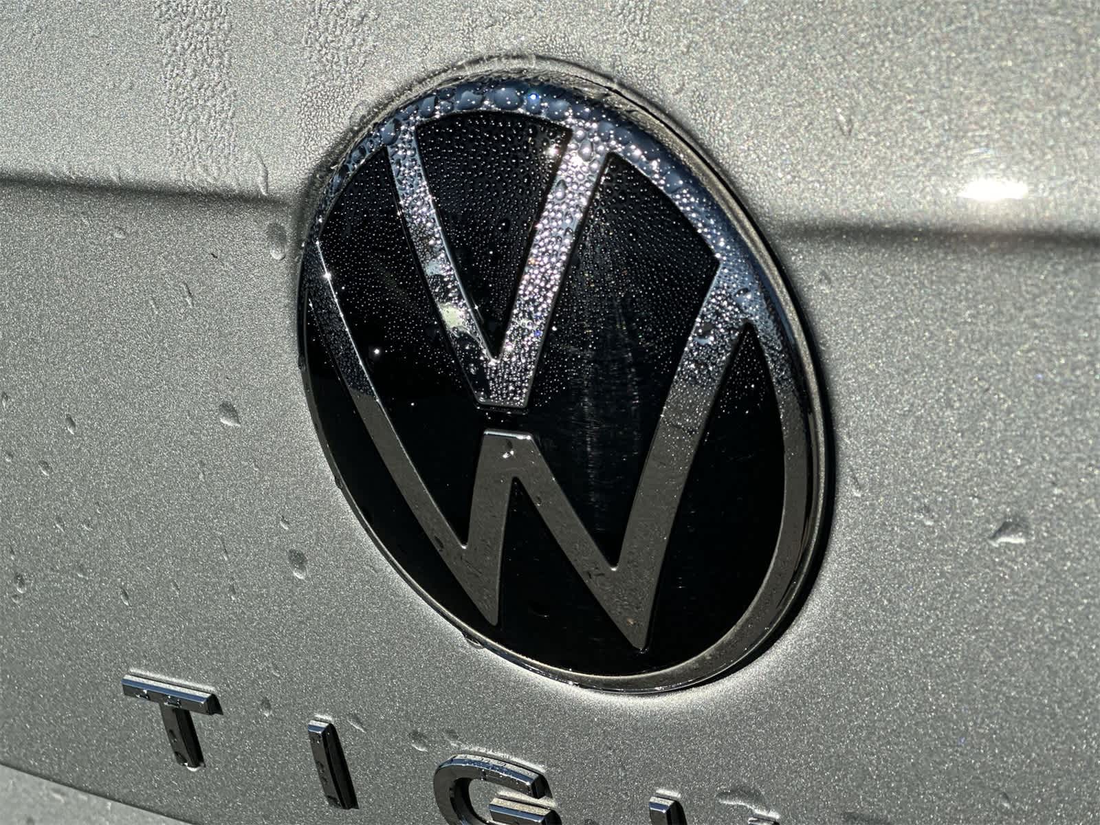 Thumbnail: 2022 Volkswagen Tiguan - 10