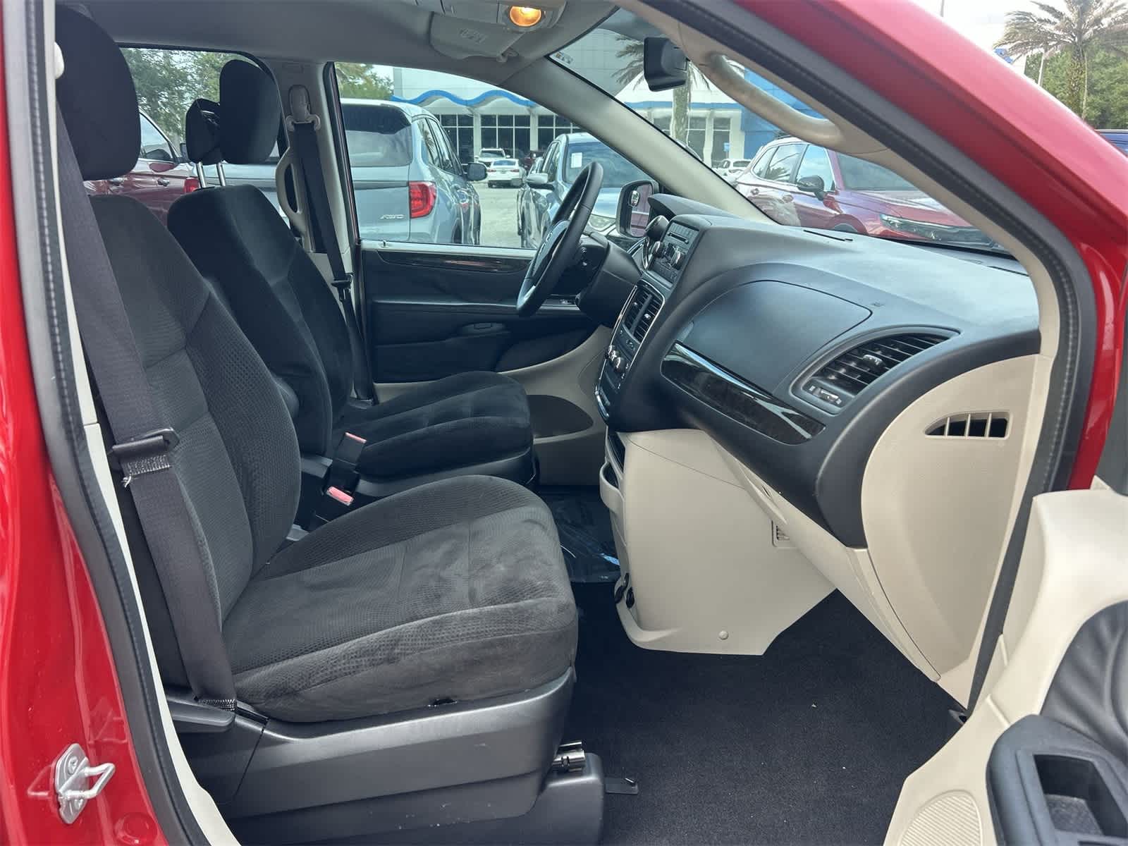 Thumbnail: 2015 Dodge Grand Caravan - 17