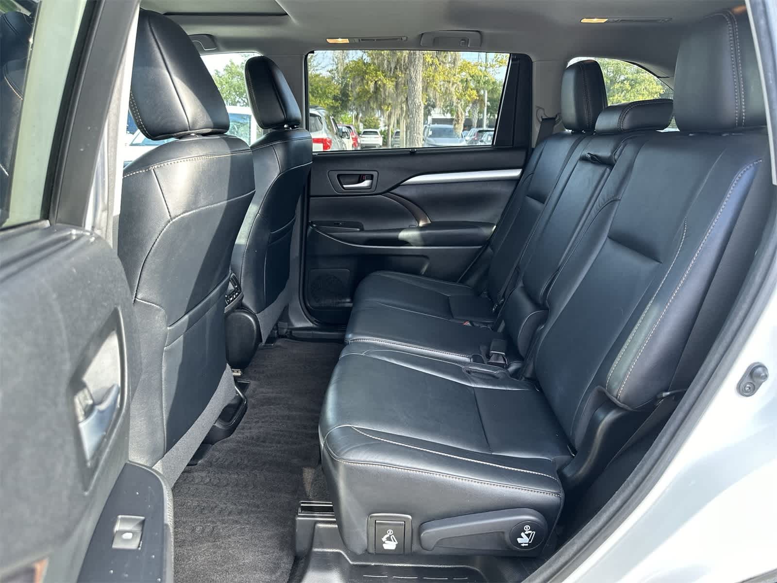 Thumbnail: 2017 Toyota Highlander - 15