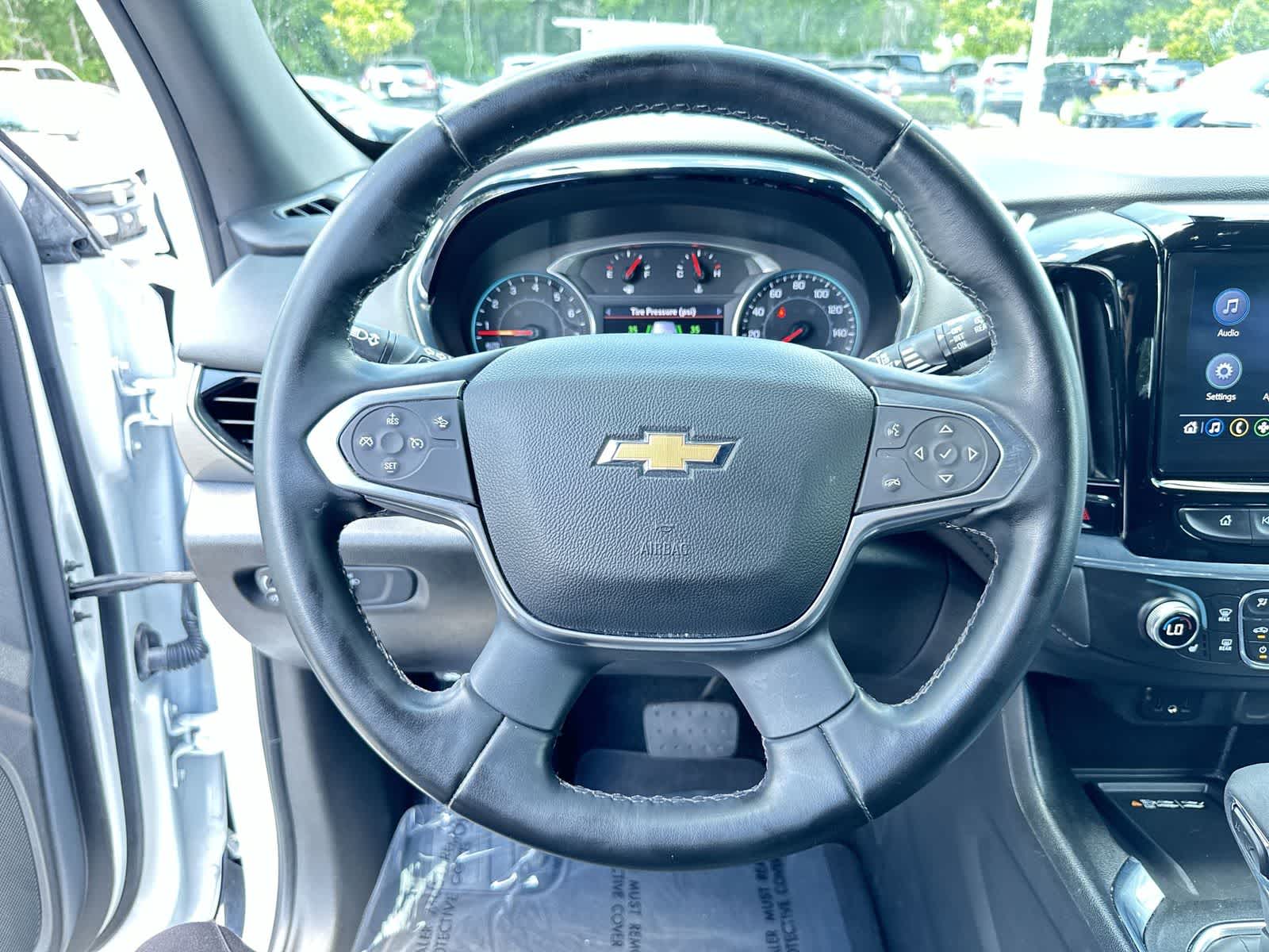 Thumbnail: 2023 Chevrolet Traverse - 17