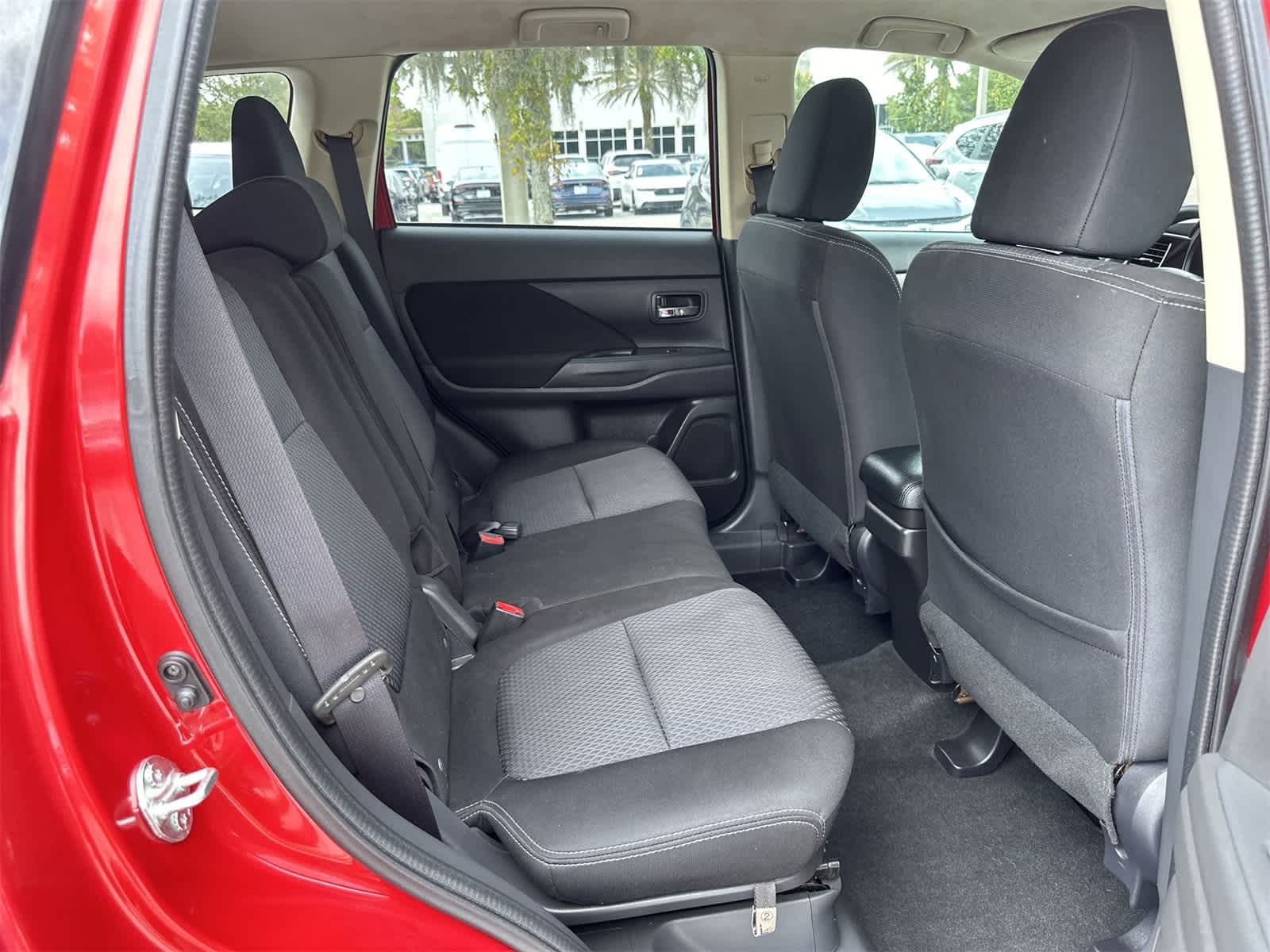 Thumbnail: 2018 Mitsubishi Outlander - 16