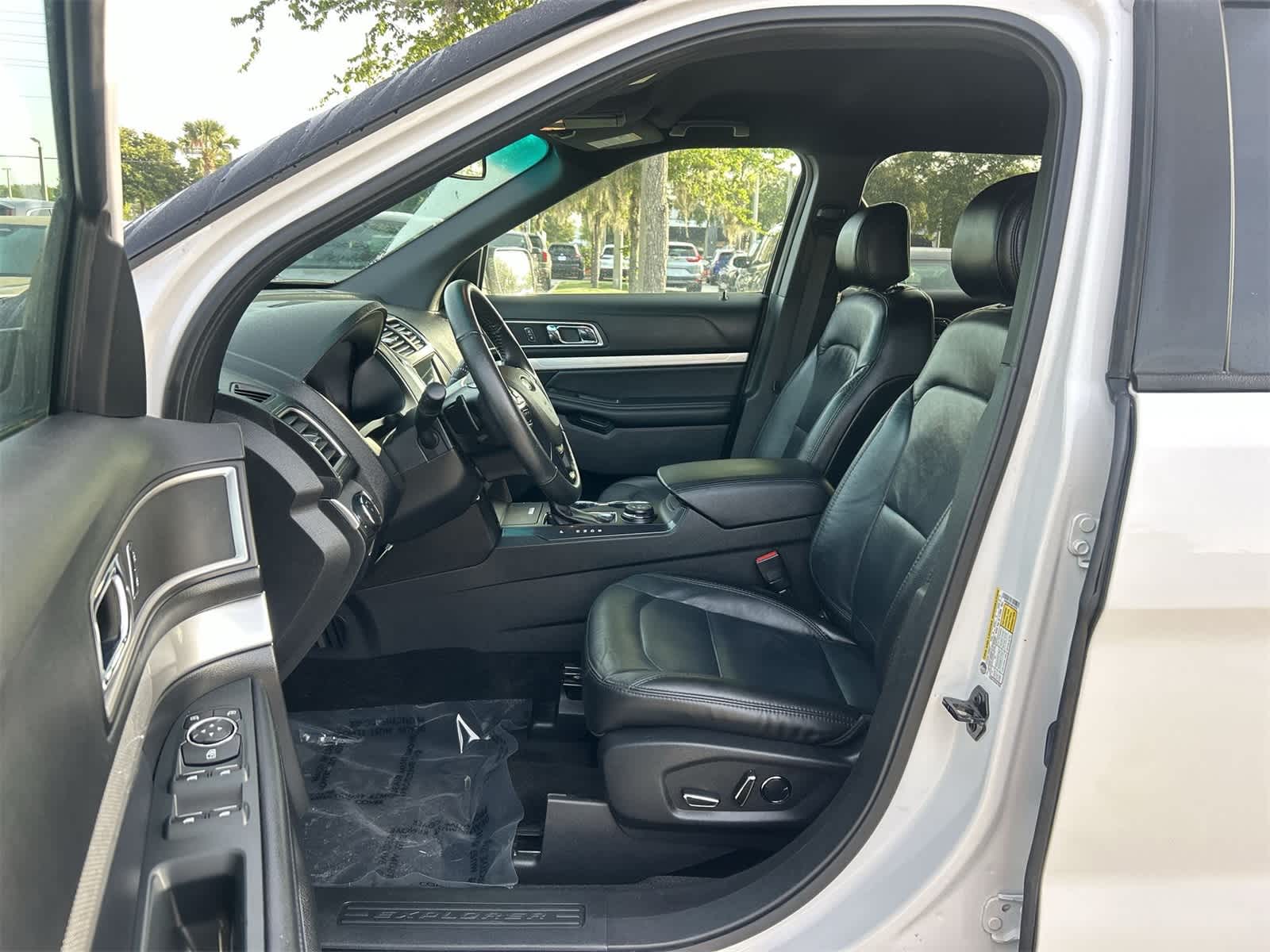 2017 Ford Explorer XLT 2