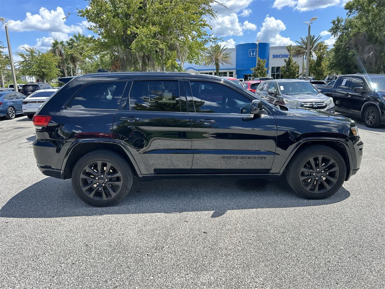 Thumbnail: 2017 Jeep Grand Cherokee - 7