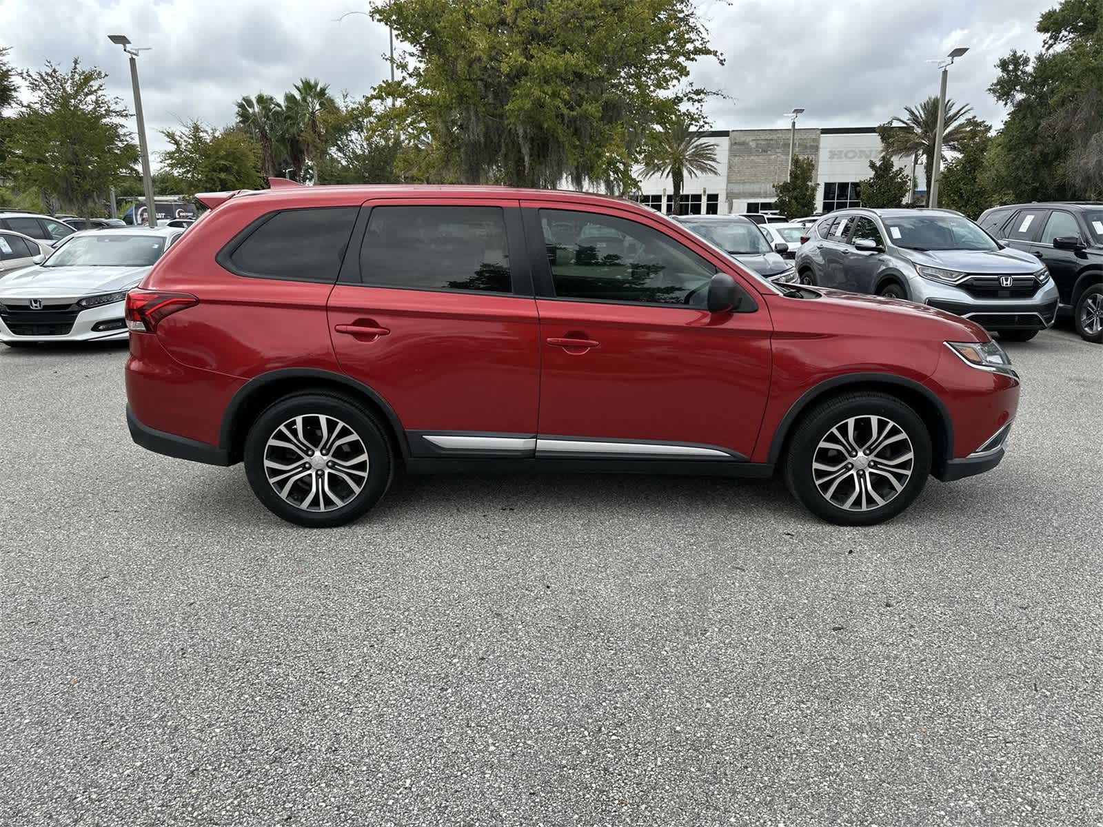 Thumbnail: 2018 Mitsubishi Outlander - 7