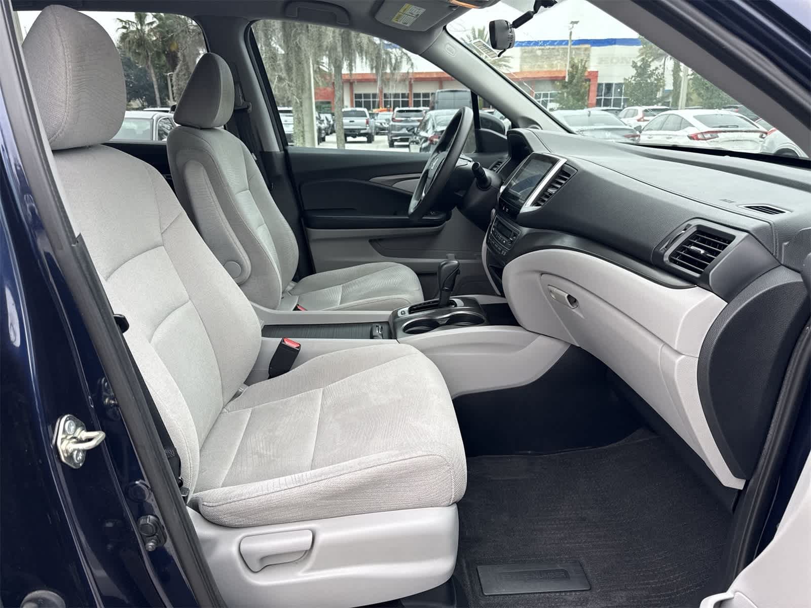 Thumbnail: 2017 Honda Pilot - 17