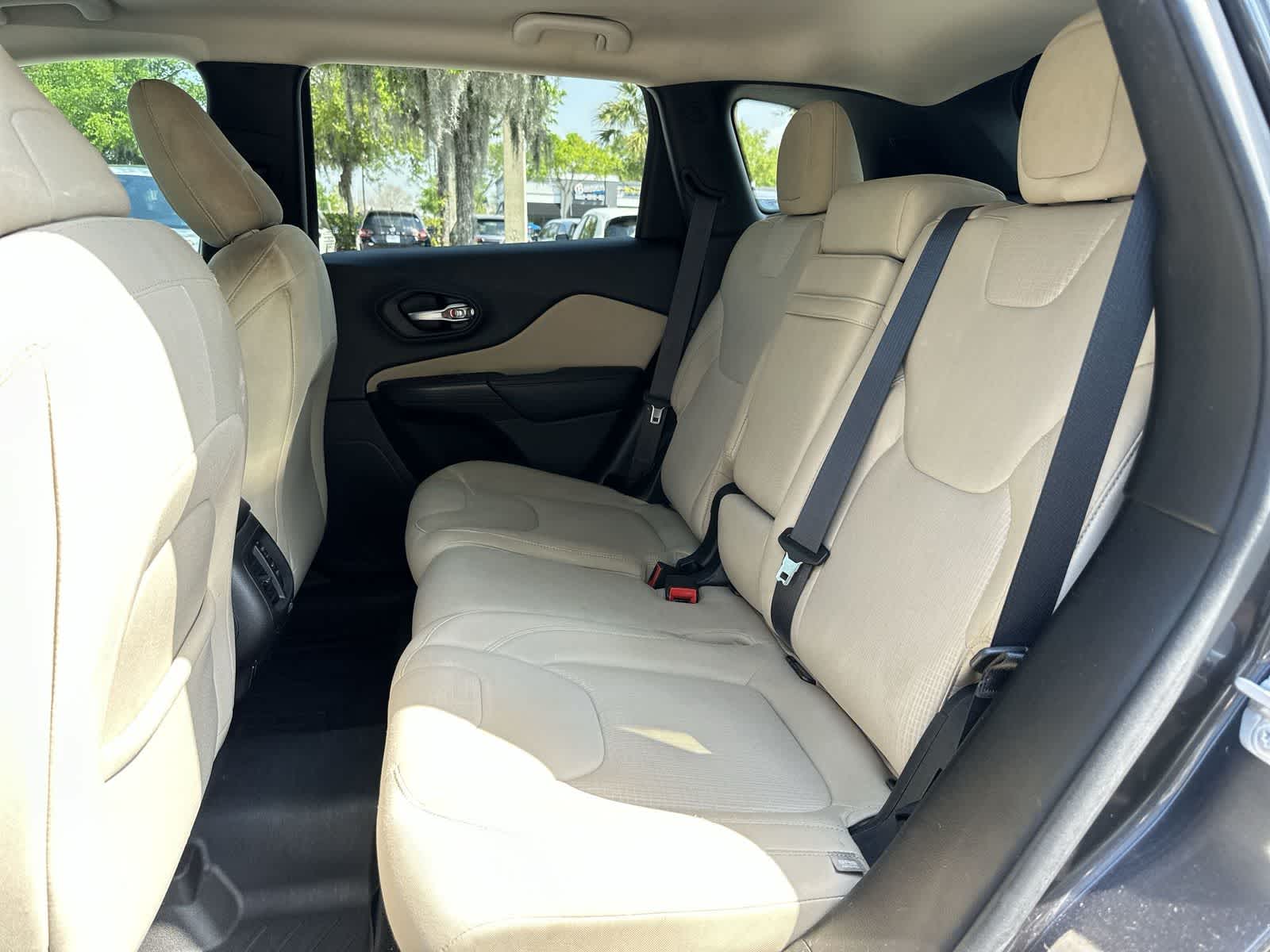 Thumbnail: 2015 Jeep Cherokee - 14