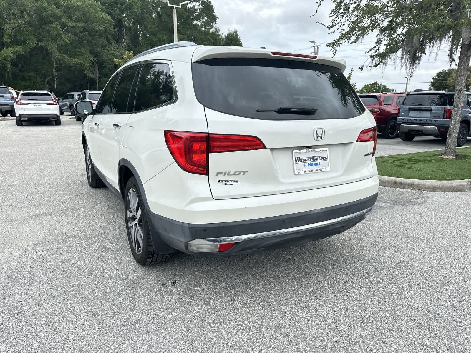 Thumbnail: 2017 Honda Pilot - 12