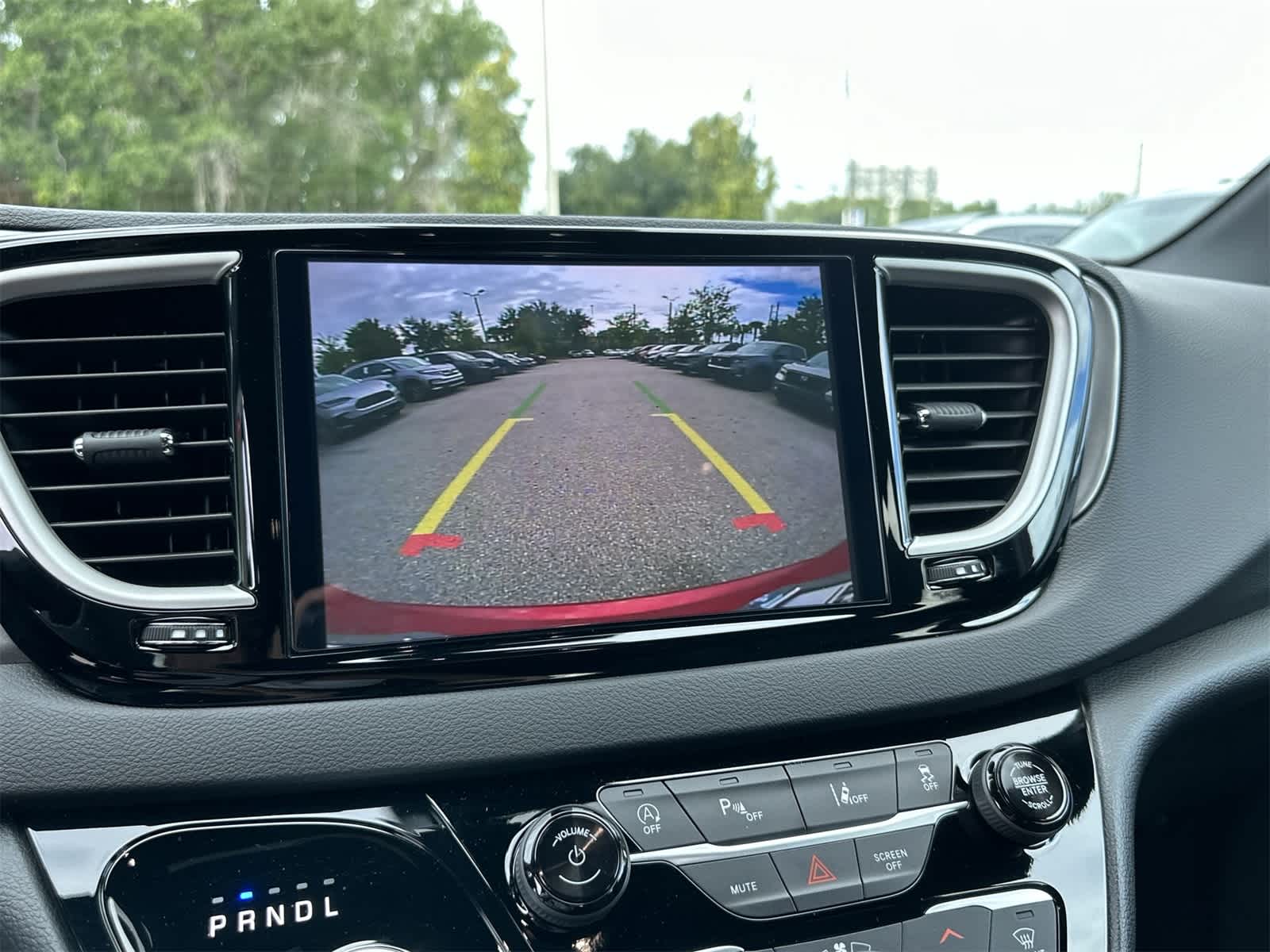 Thumbnail: 2025 Chrysler Voyager - 21