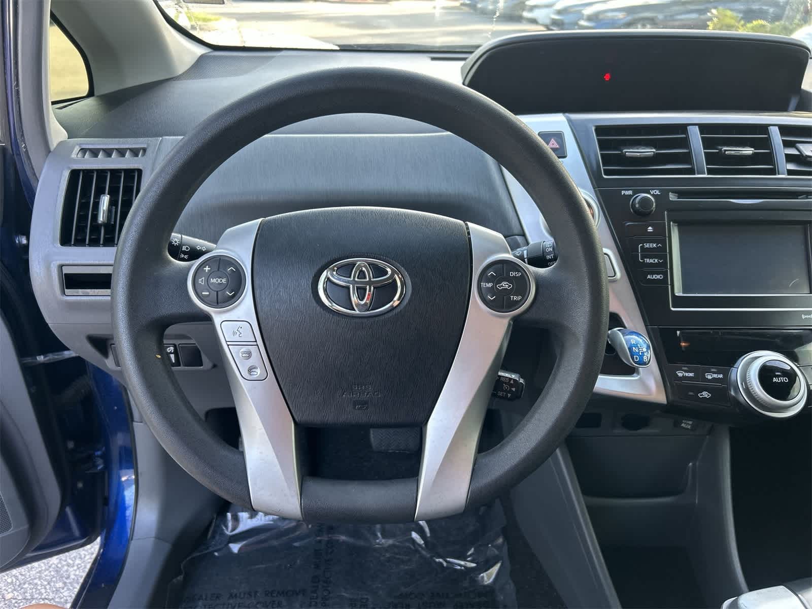 Thumbnail: 2013 Toyota Prius v - 18